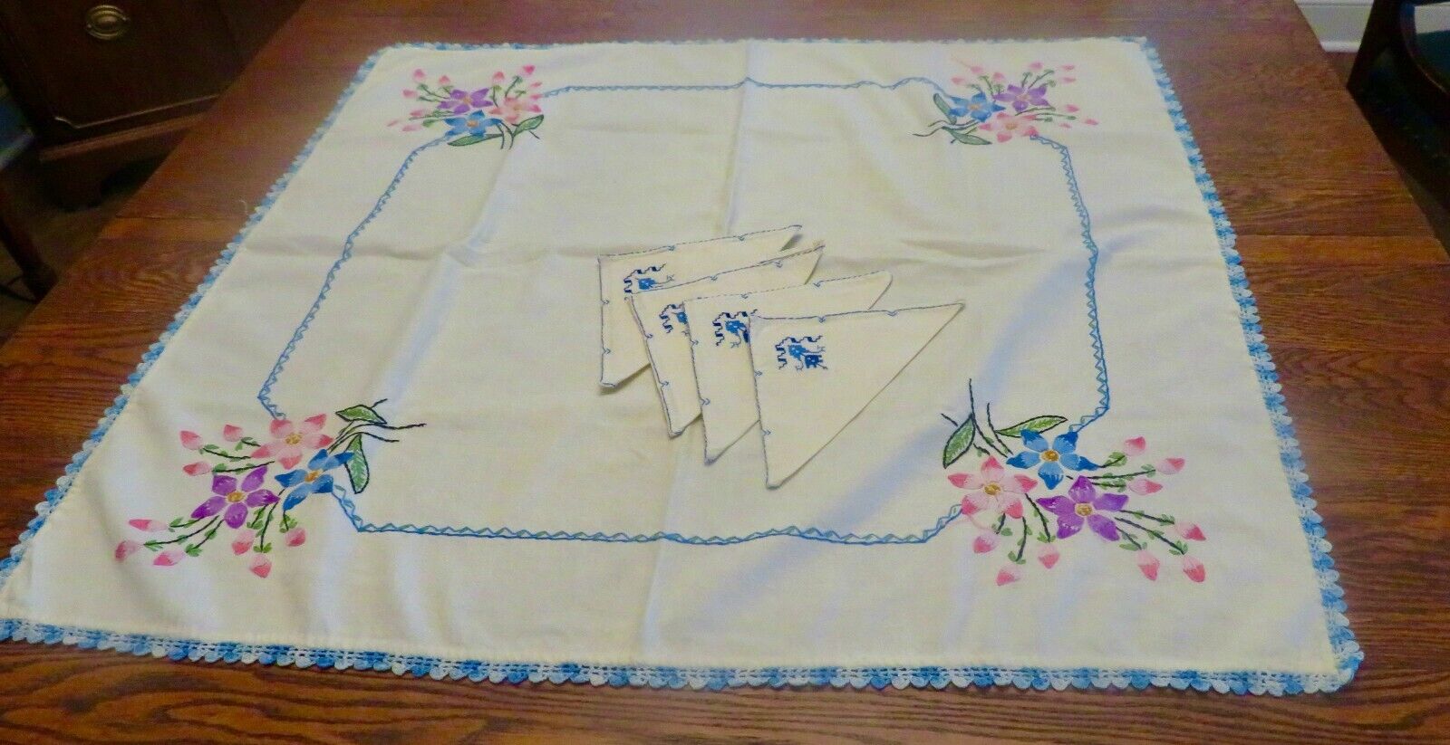 Hand Embroidery Flowers Crochet Hem Tea Cloth  32\