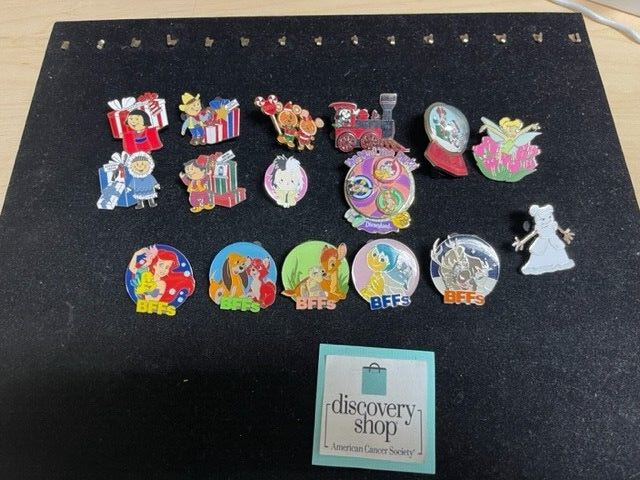Large Lot of Disney Trading Pins Christmas Its A Small World BFFs Peter Pan DS30