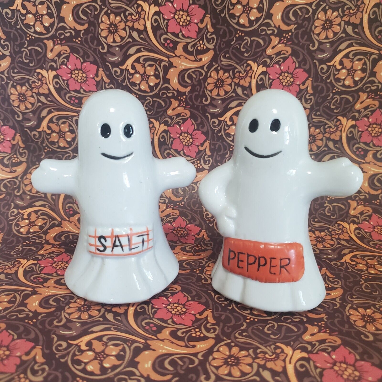 Vintage HALLOWEEN GHOST SALT & PEPPER SHAKERS Hermitage Pottery 1995