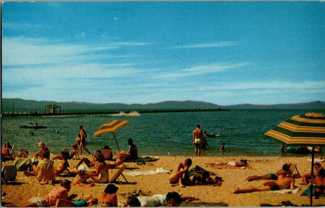 1954. BEACH AT BIJOU. LAKE TAHOE, CALIF. POSTCARD. JJ8