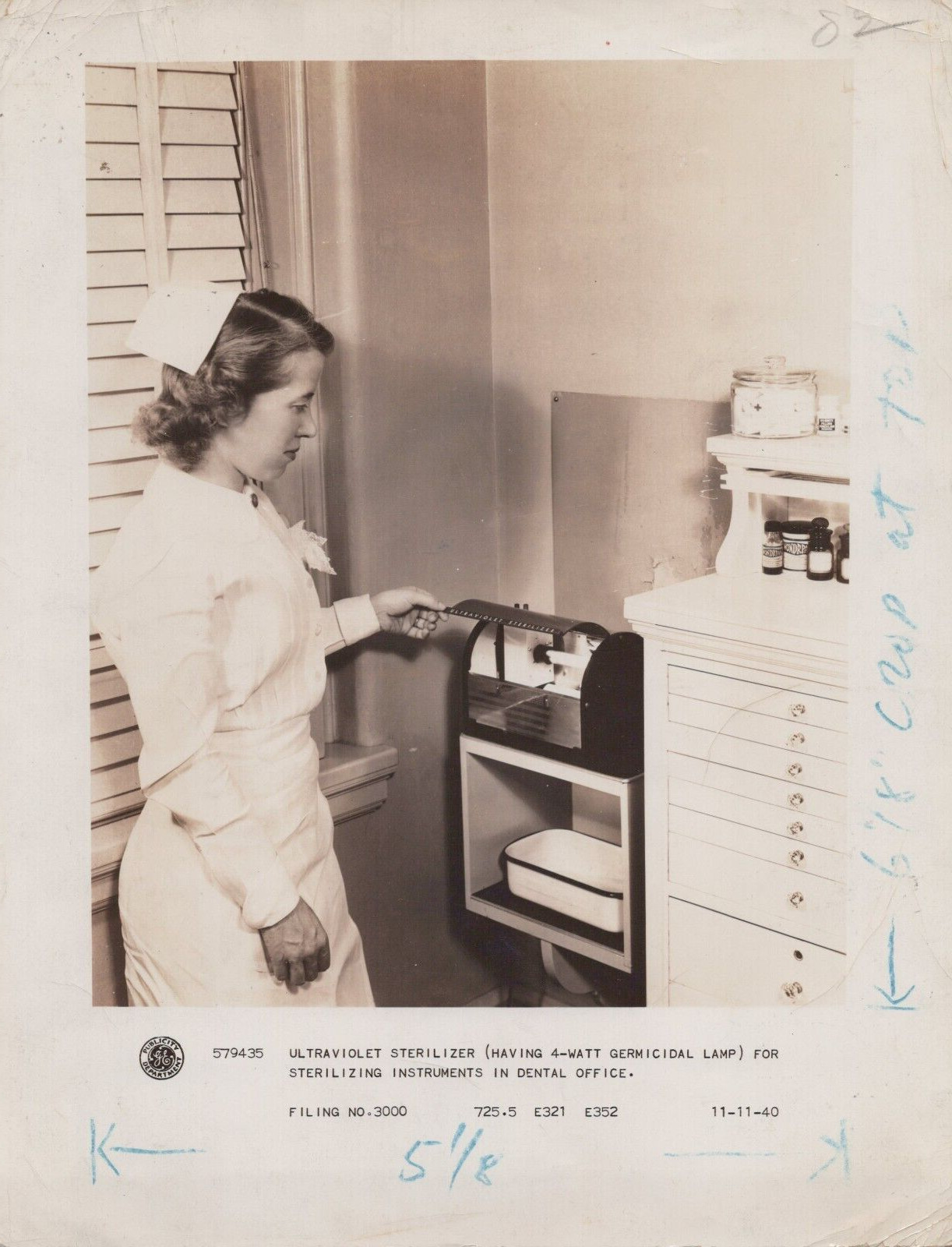ULTRAVIOLET STERLIZER MACHINE NURSE 1940 DENTAL OFFICE ORIG VINTAGE PHOTO 144