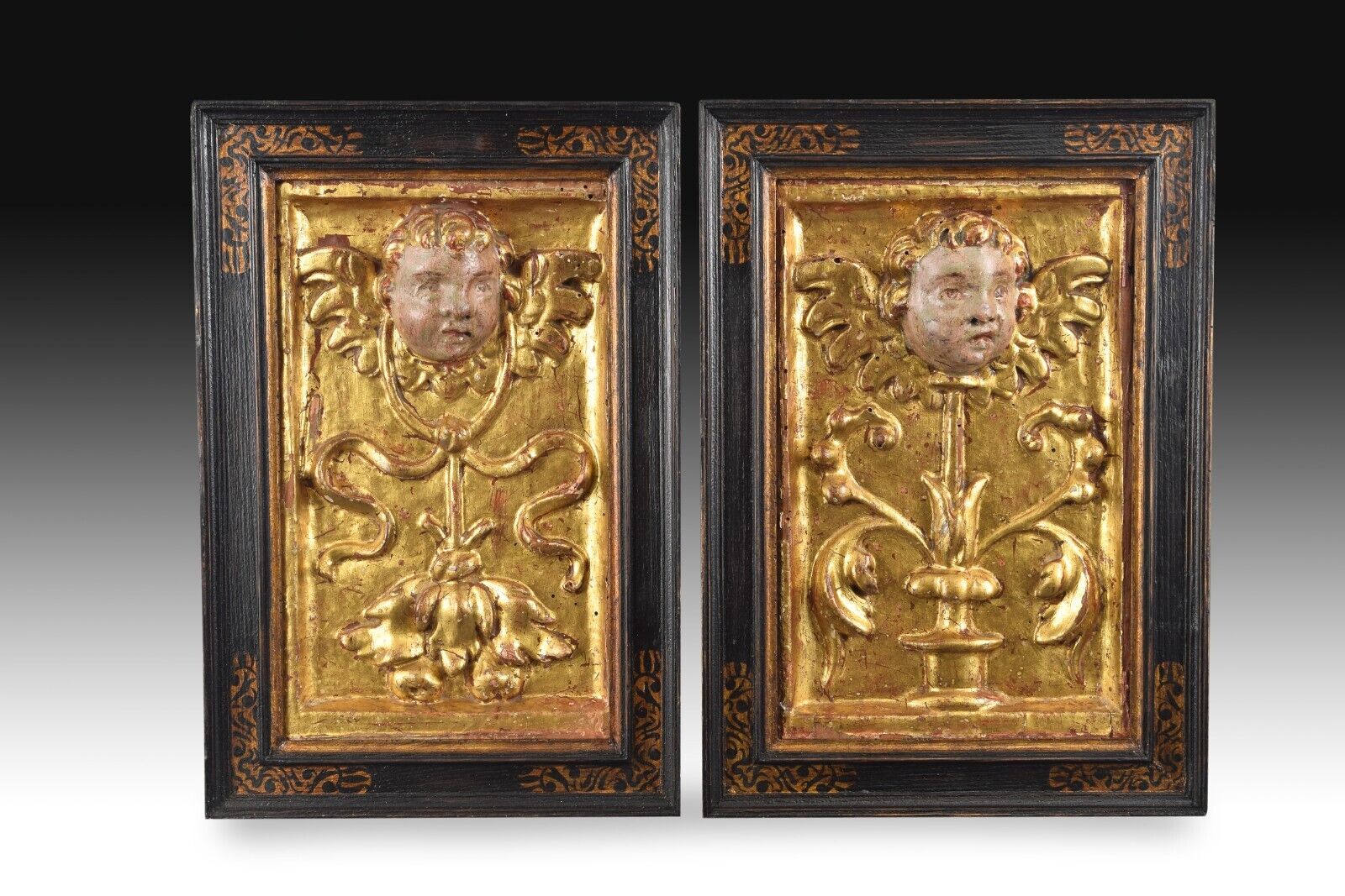 Pair of reliefs; grotesque or candelieri. Wood. 16th century.