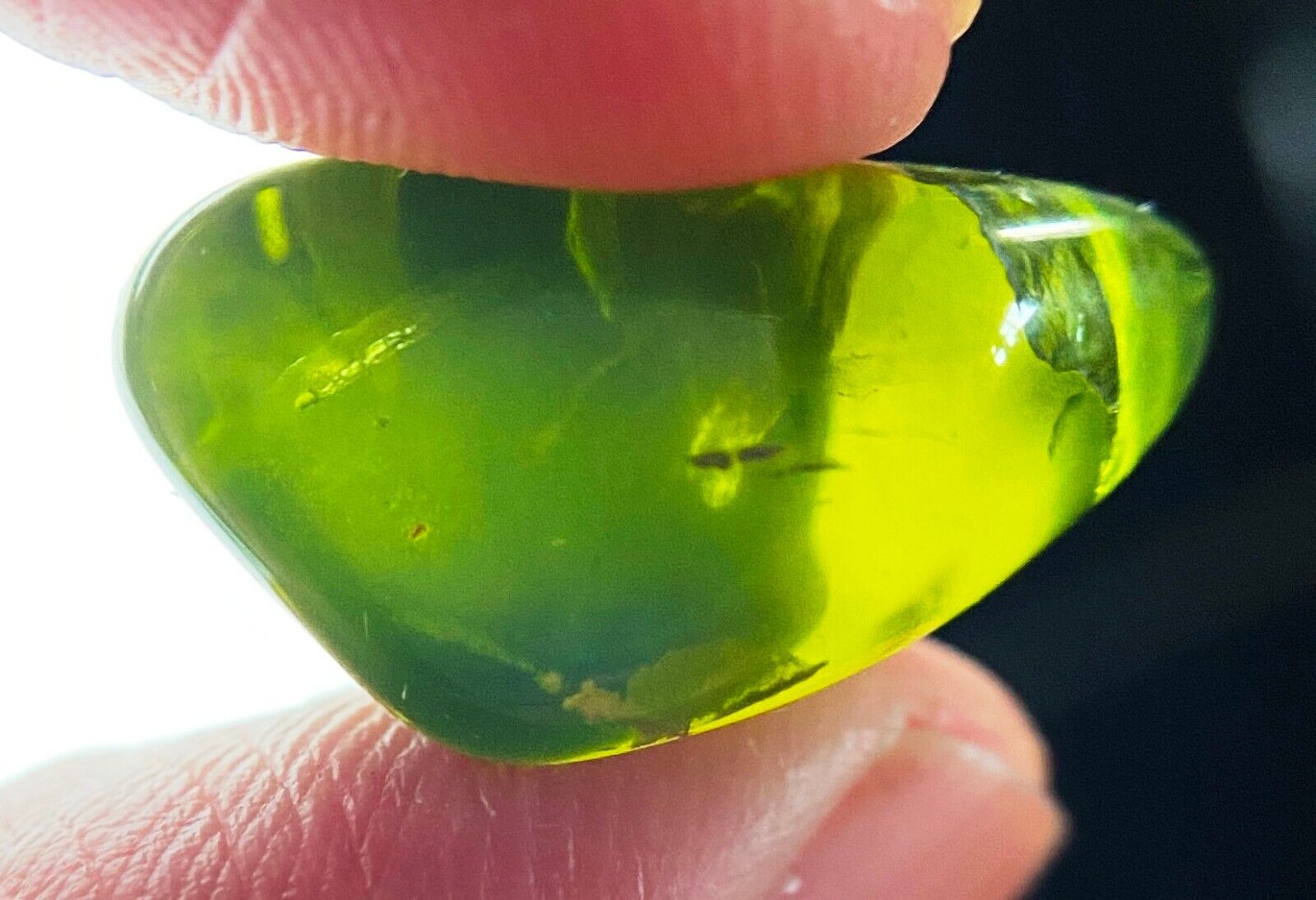29 carat tumbled Peridot Mesa olivine crystal - forsterite - Arizona facet rough