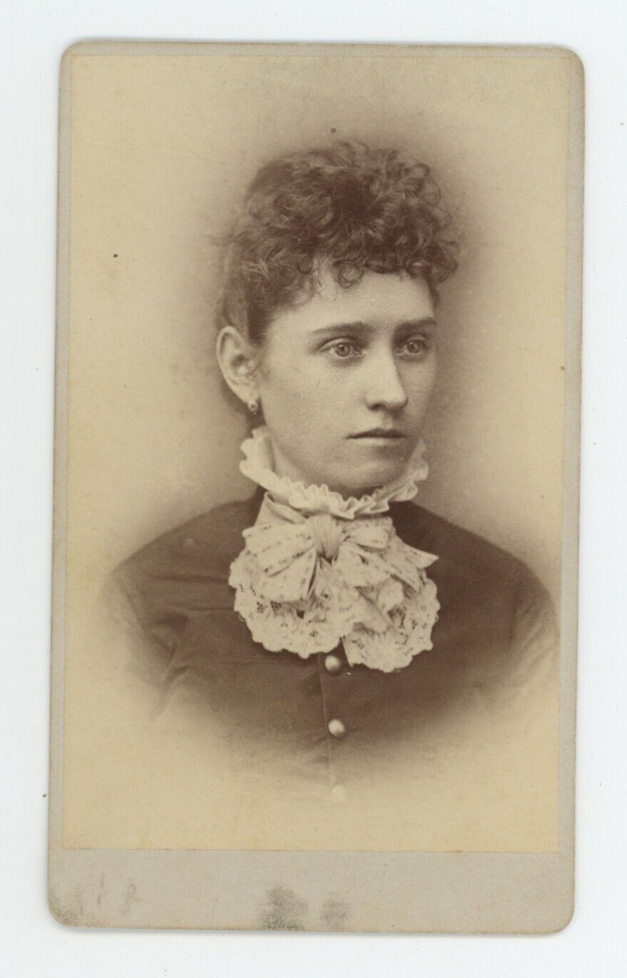 Antique CDV Circa 1870s Stunning Gorgeous Woman With Beautiful Eyes El Paso, IL