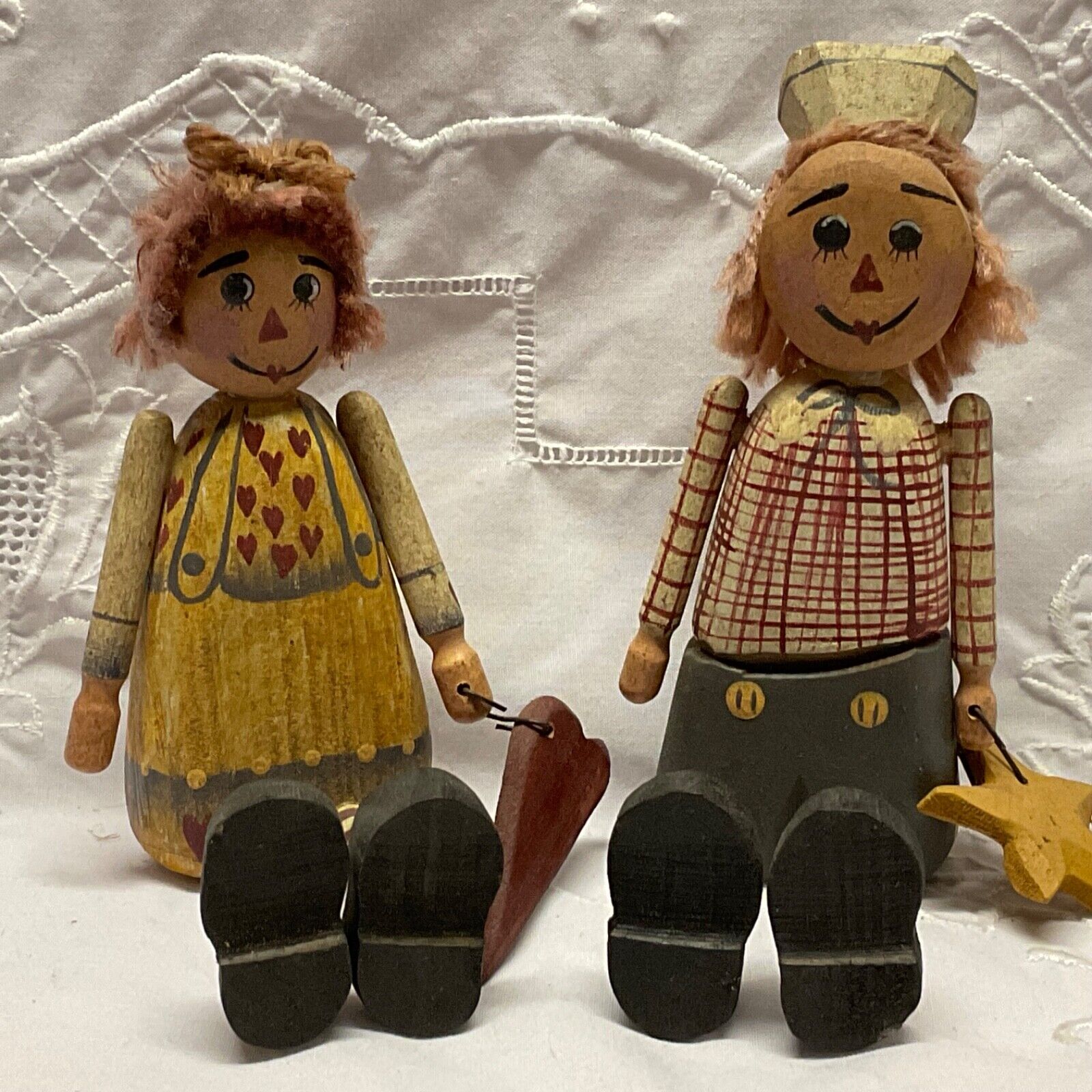 PRIMITIVE FOLK ART “ANN & ANDY” WOOD CARVED HAND PAINTED FIGURINES