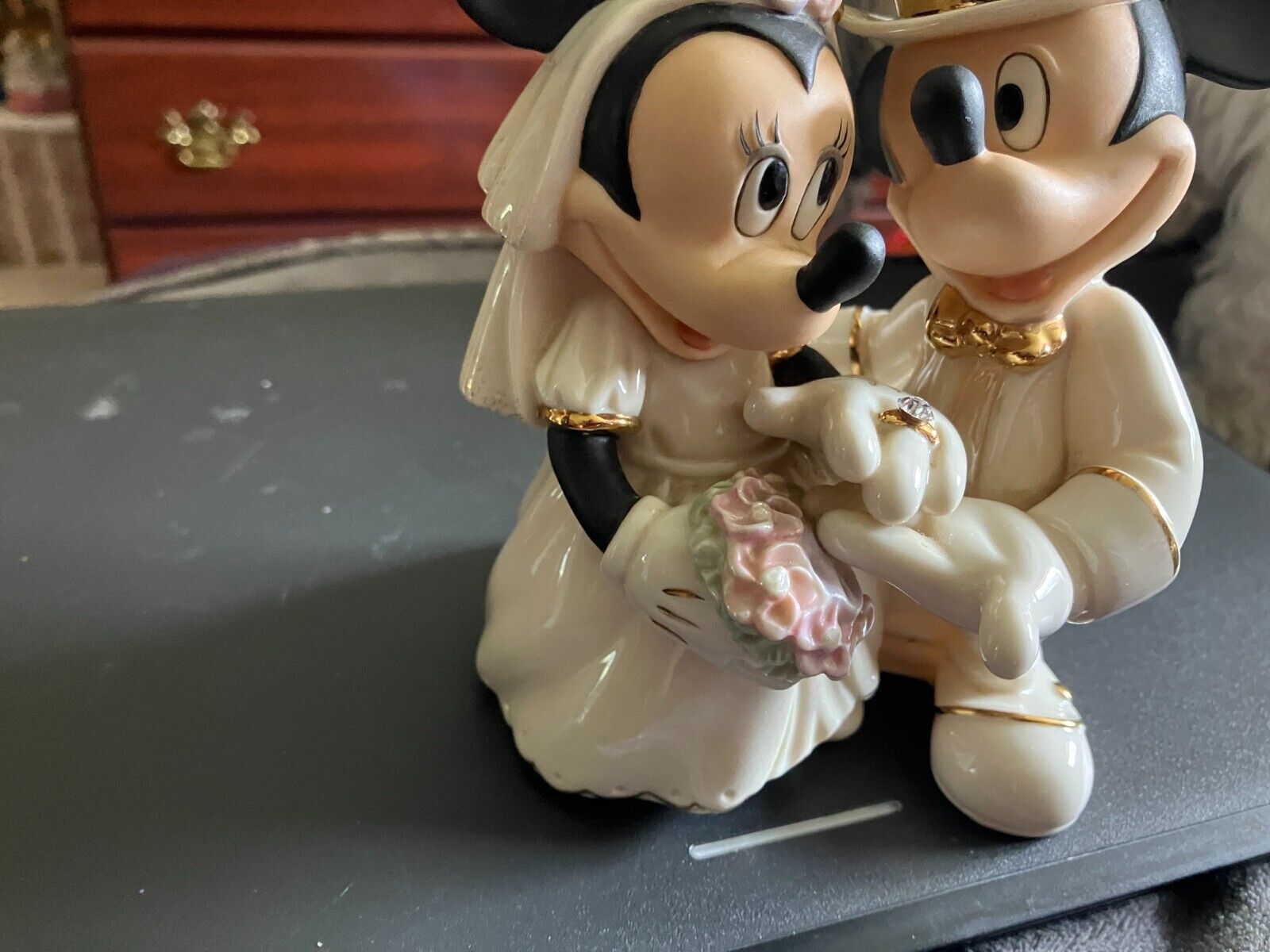 Disney/Lenox  Mickey & Minnie Porcelain gold-crystal accent wed Cake Topper 5