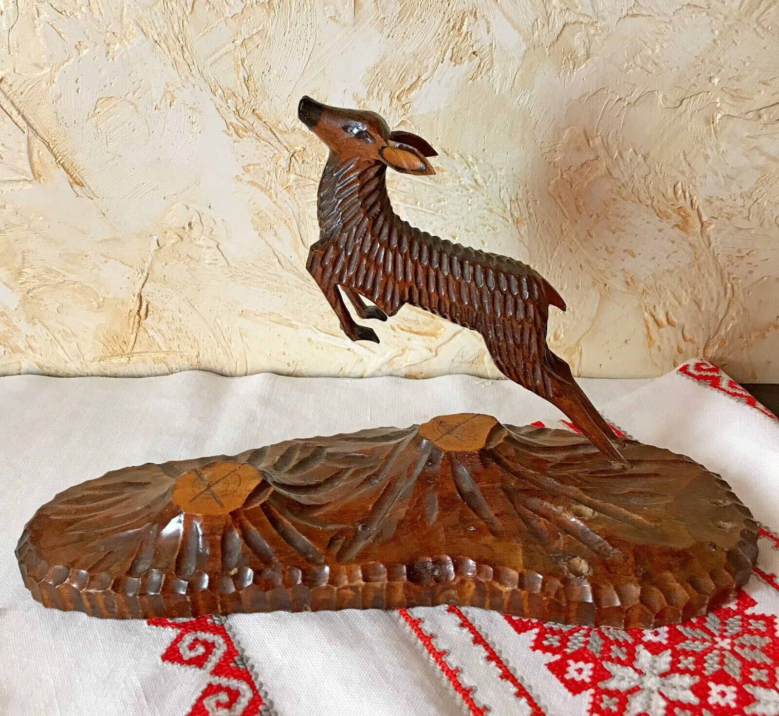 Wooden figurine Roe deer - Ukrainian vintage carved wooden figure Soviet vintage