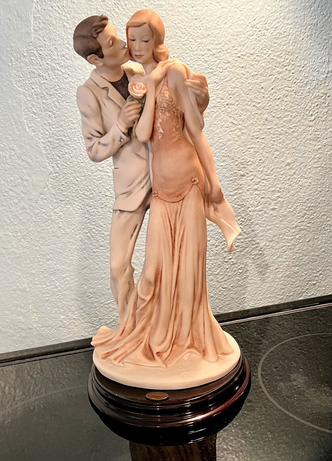 Giuseppe Armani Florence Italy “First Kiss” 13” Capodimonte 2004 MINT Signed