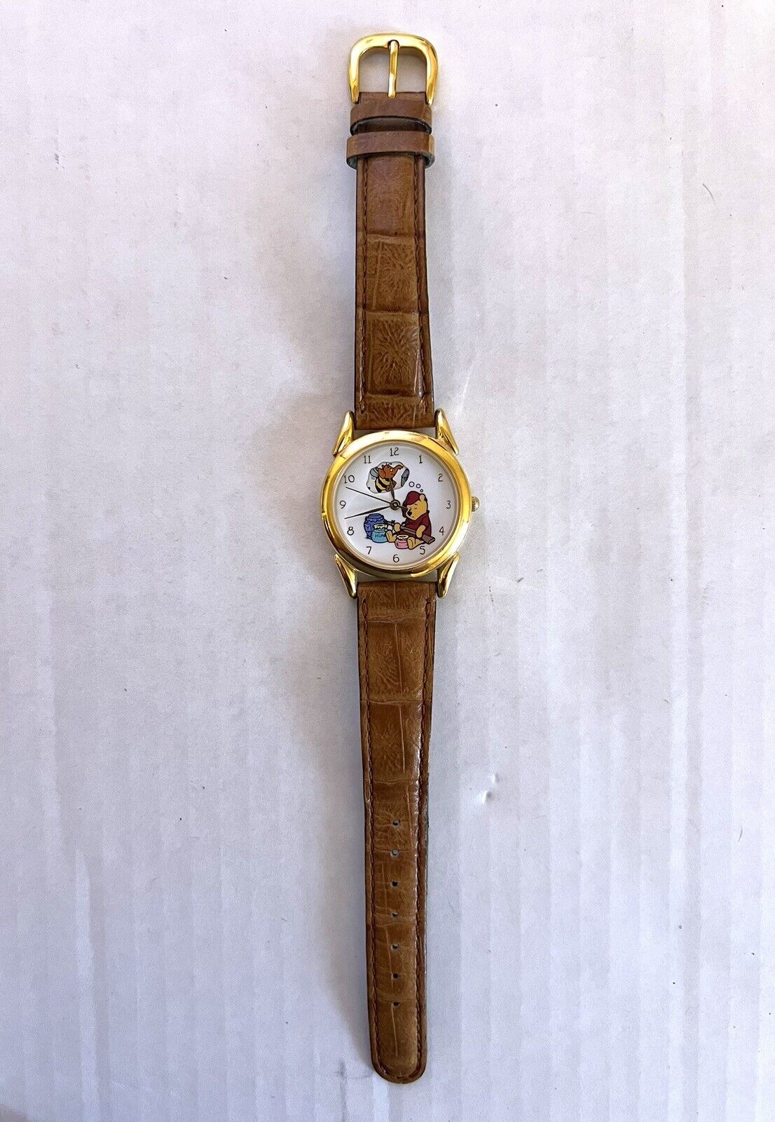 VINTAGE THE DISNEY STORE WINNIE THE POOH WATCH WITH ROTATING CHARACTERS