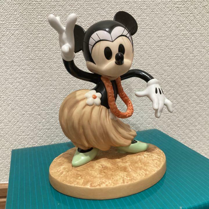 Walt Disney Classic Collection Mouse Hawaiian Holiday Swaying Sweetheart Used