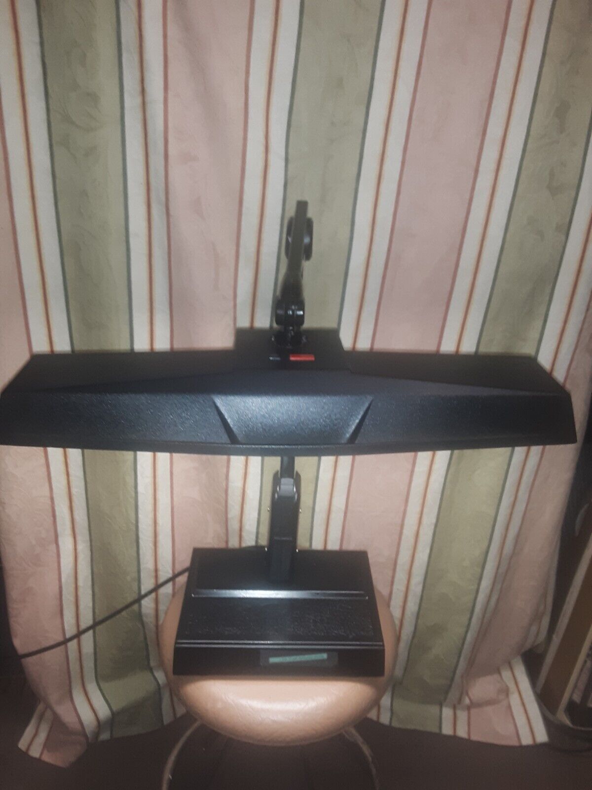 Dazor Floating Fixture Desk Lamp Model  8FL-100