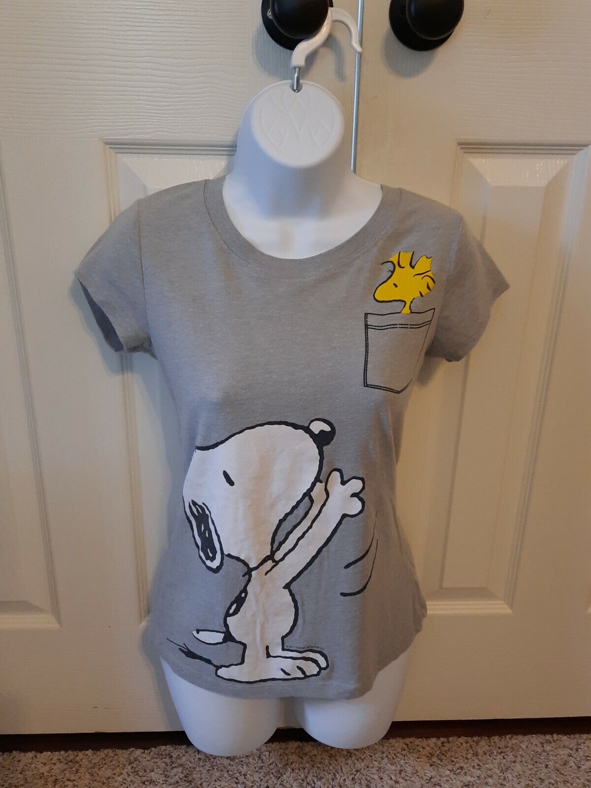 Peanuts Snoopy reaching for WOODSTOCK (SMALL 3-5) T-Shirt