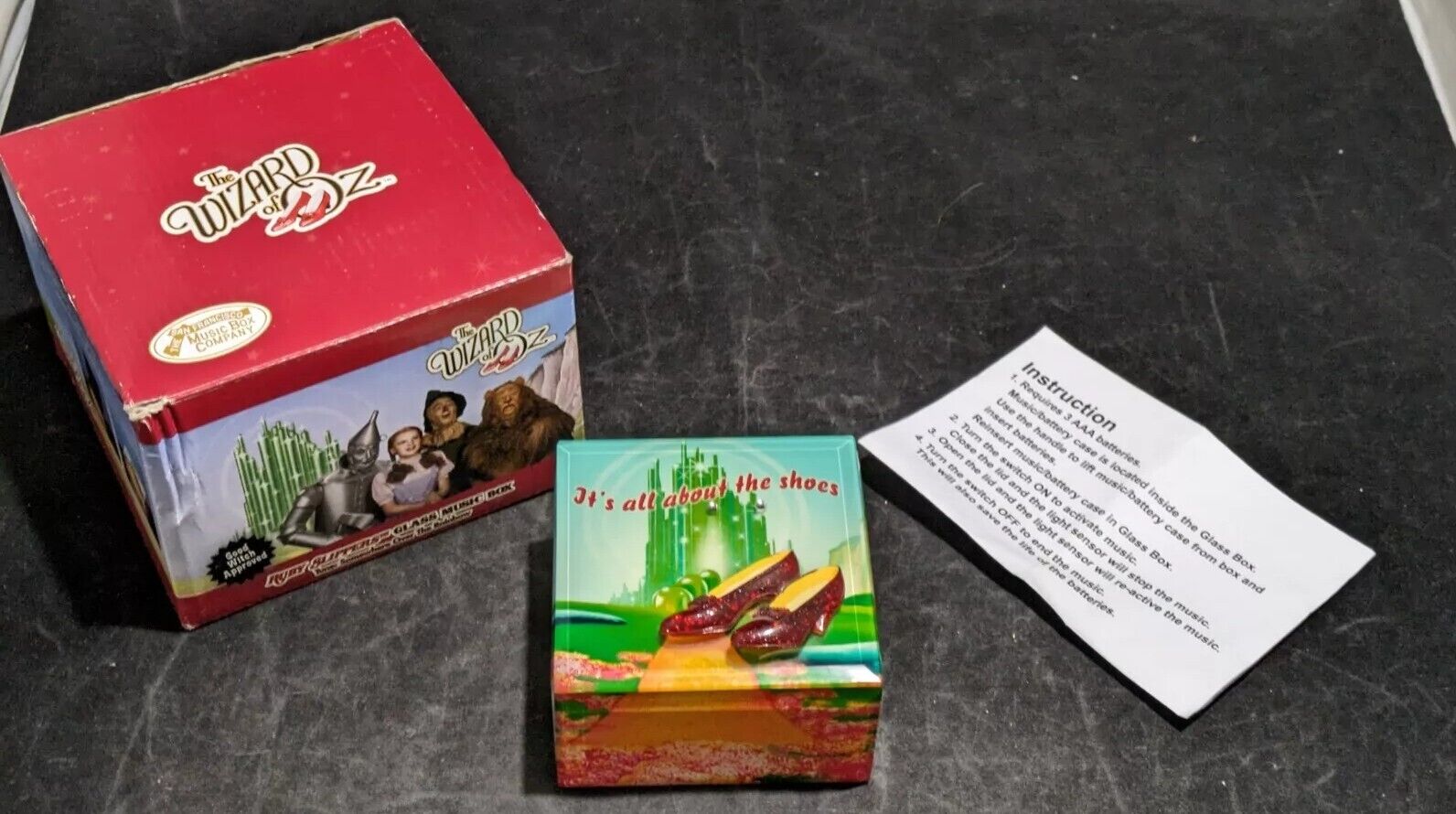 San Francisco Music Box Co Wizard Of Oz Ruby Slipper Musical Jewelry Box WORKS