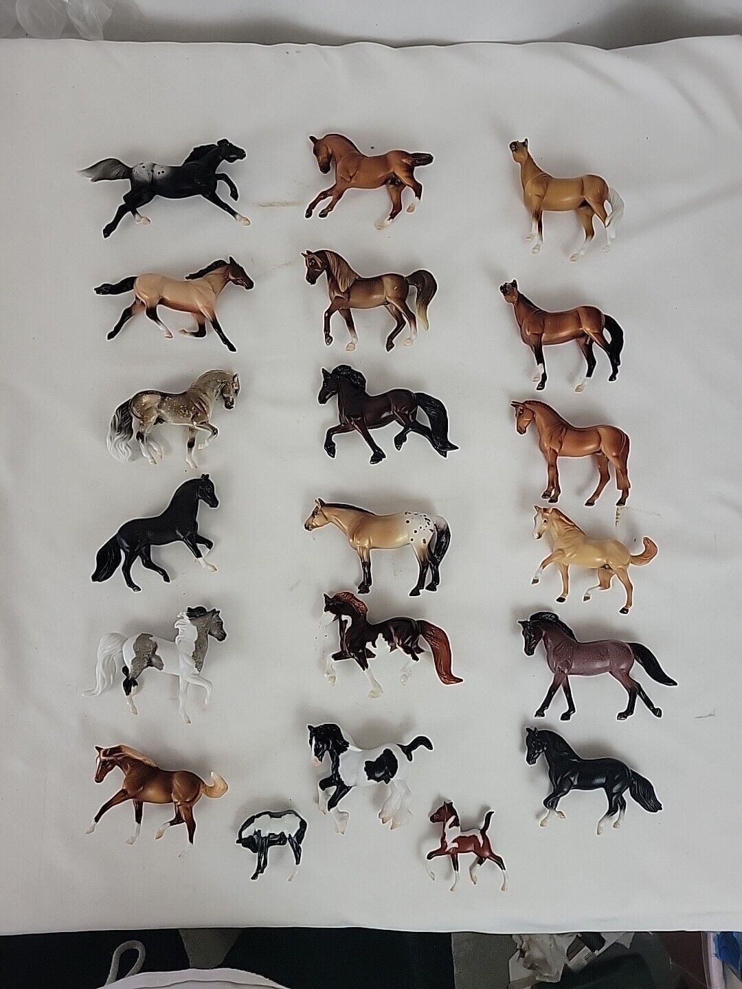 Lot Of 18 1999 Breyer Reeves Stablemates Horses And 2 Tiny Horses