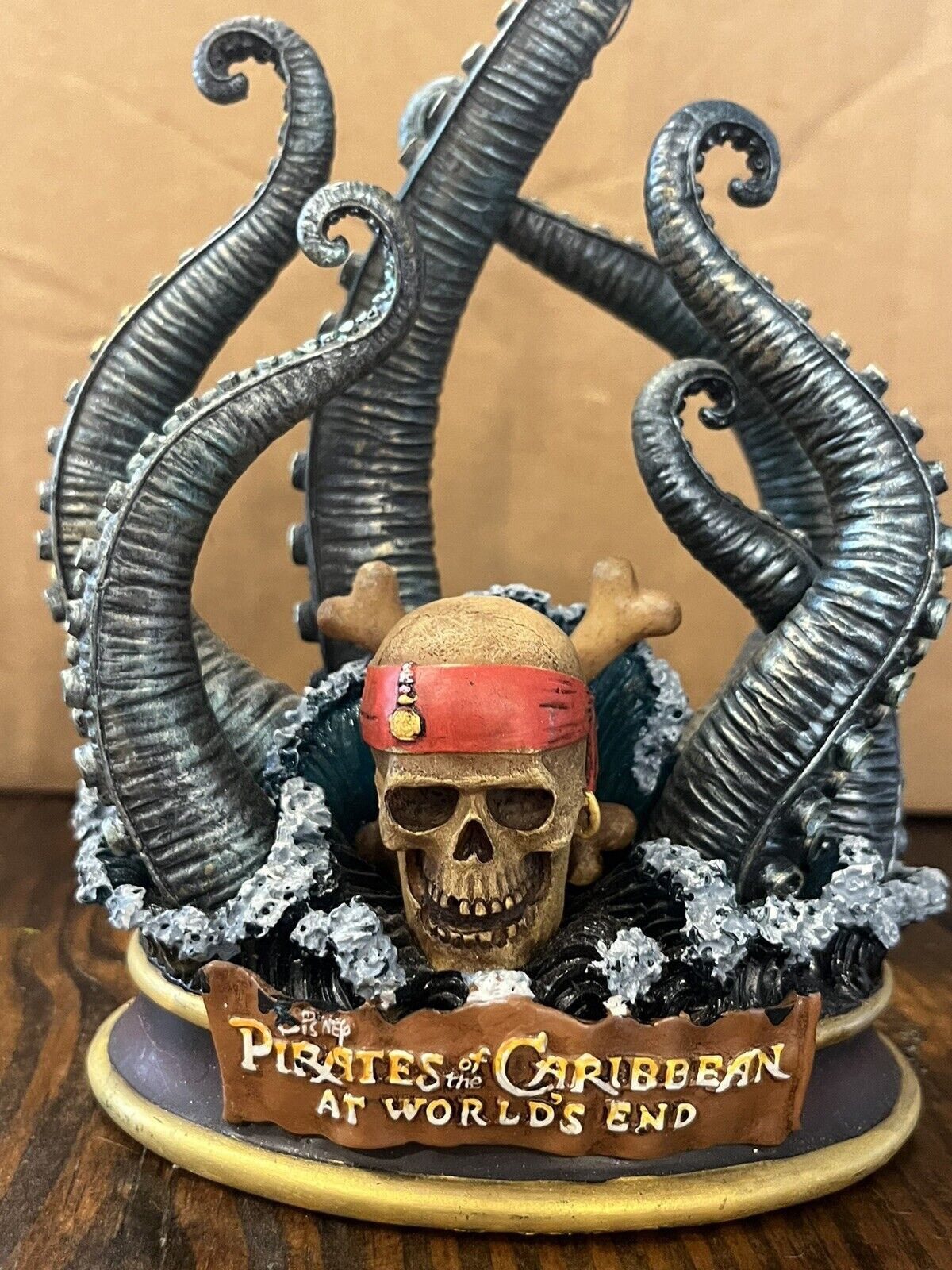 Disney Pirates Of The Caribbean At Worlds End Skull And Kraken Figurine - Statue