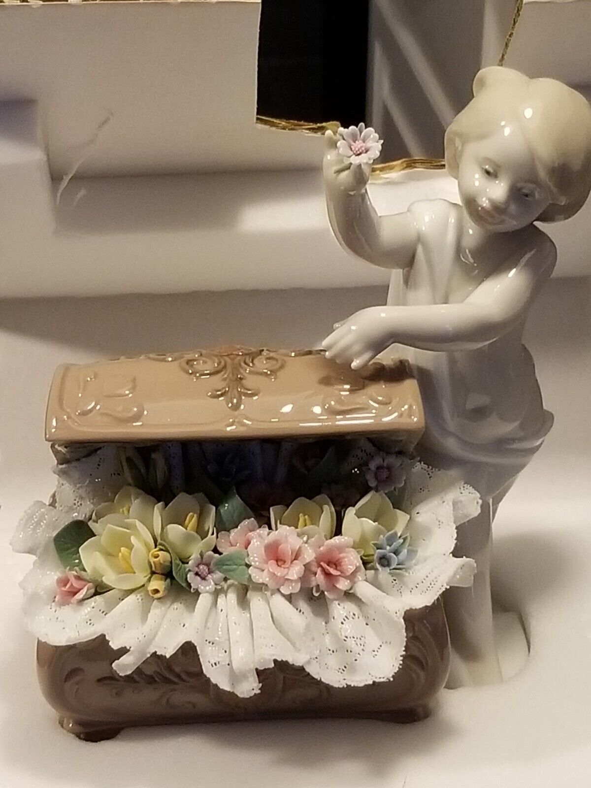 Lladro “Petals Of Hope” #6710 Porcelain Figure Retired MINT W/Box