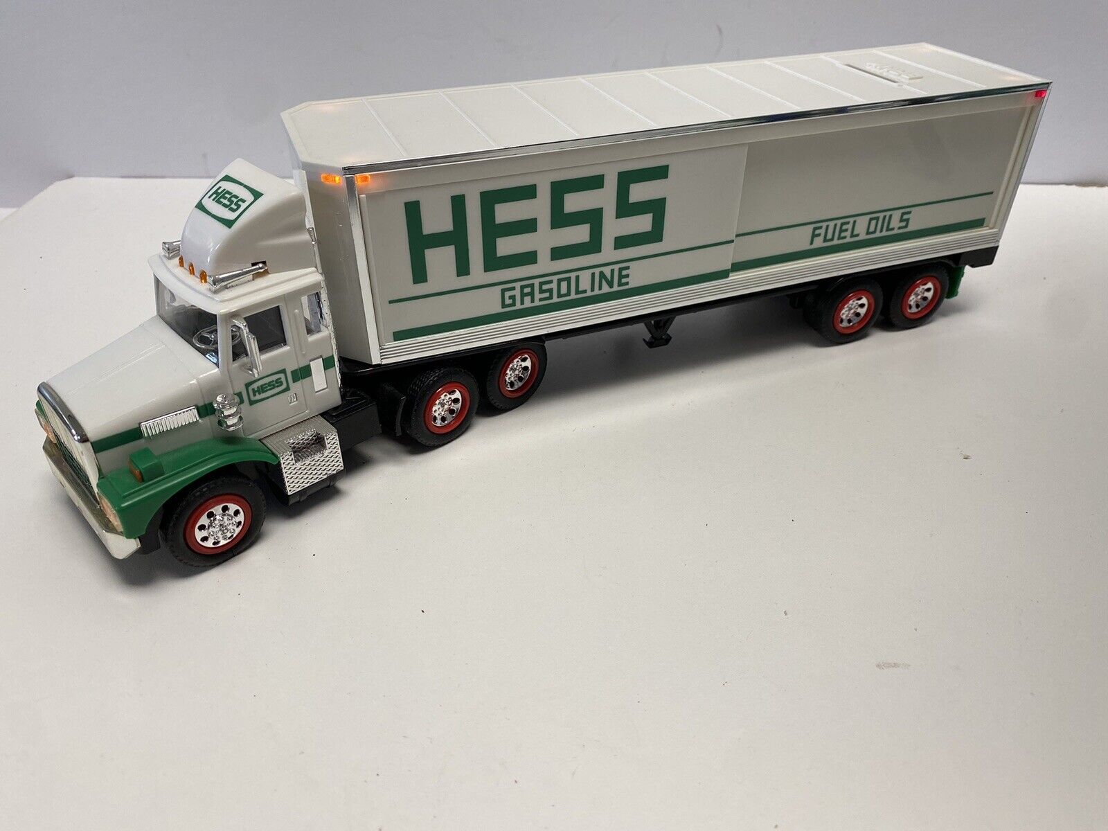 1987 HESS TOY TRUCK BANK  WORKING LIGHTS BARRELS ORIGINAL BOX
