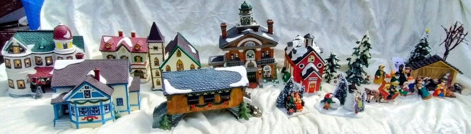 Huge Christmas Village Buildings & Accessories Light Up Collection Shipping Inc