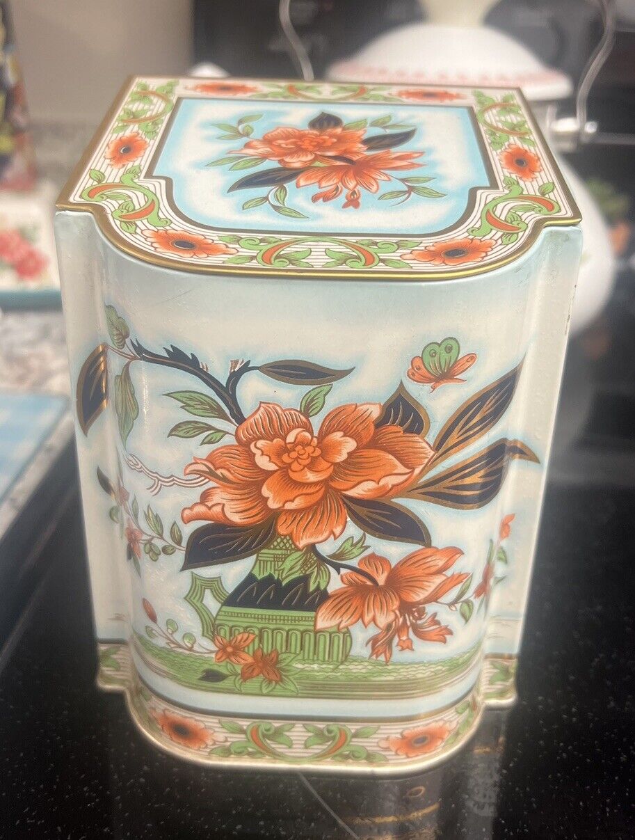 Vintage Beautiful Floral Collectible Daher Tin made in England
