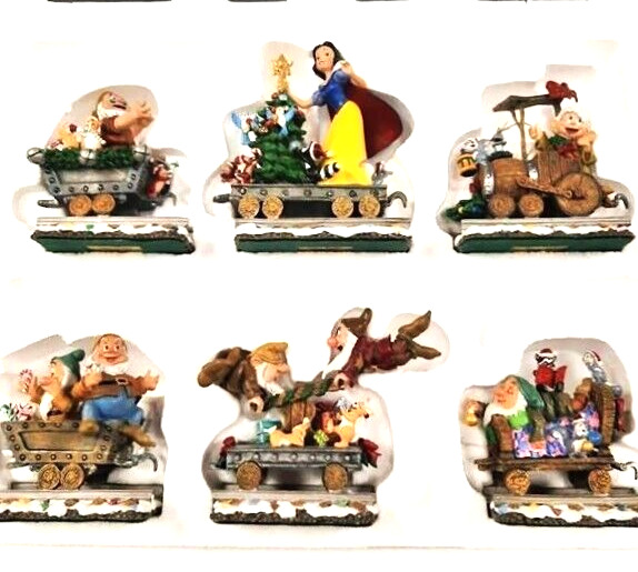 Danbury Mint Disney Snow White And The 7 Dwarfs Porcelain Christmas Train Set
