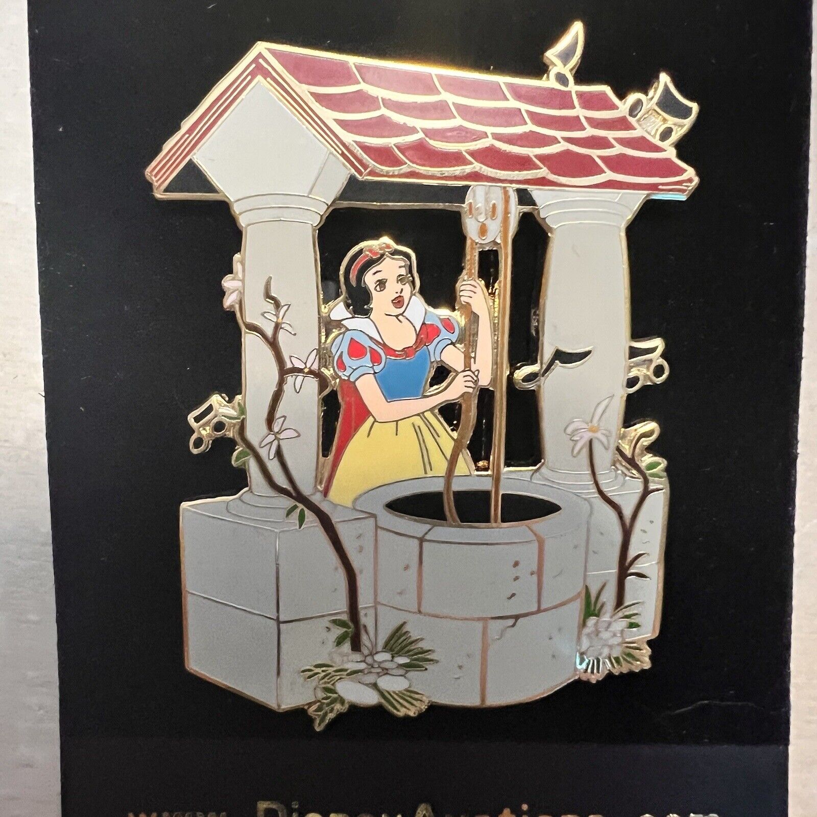 Disney Auctions Snow White at Wishing Well LE 250 Pin Seven Dwarfs ULTRA RARE