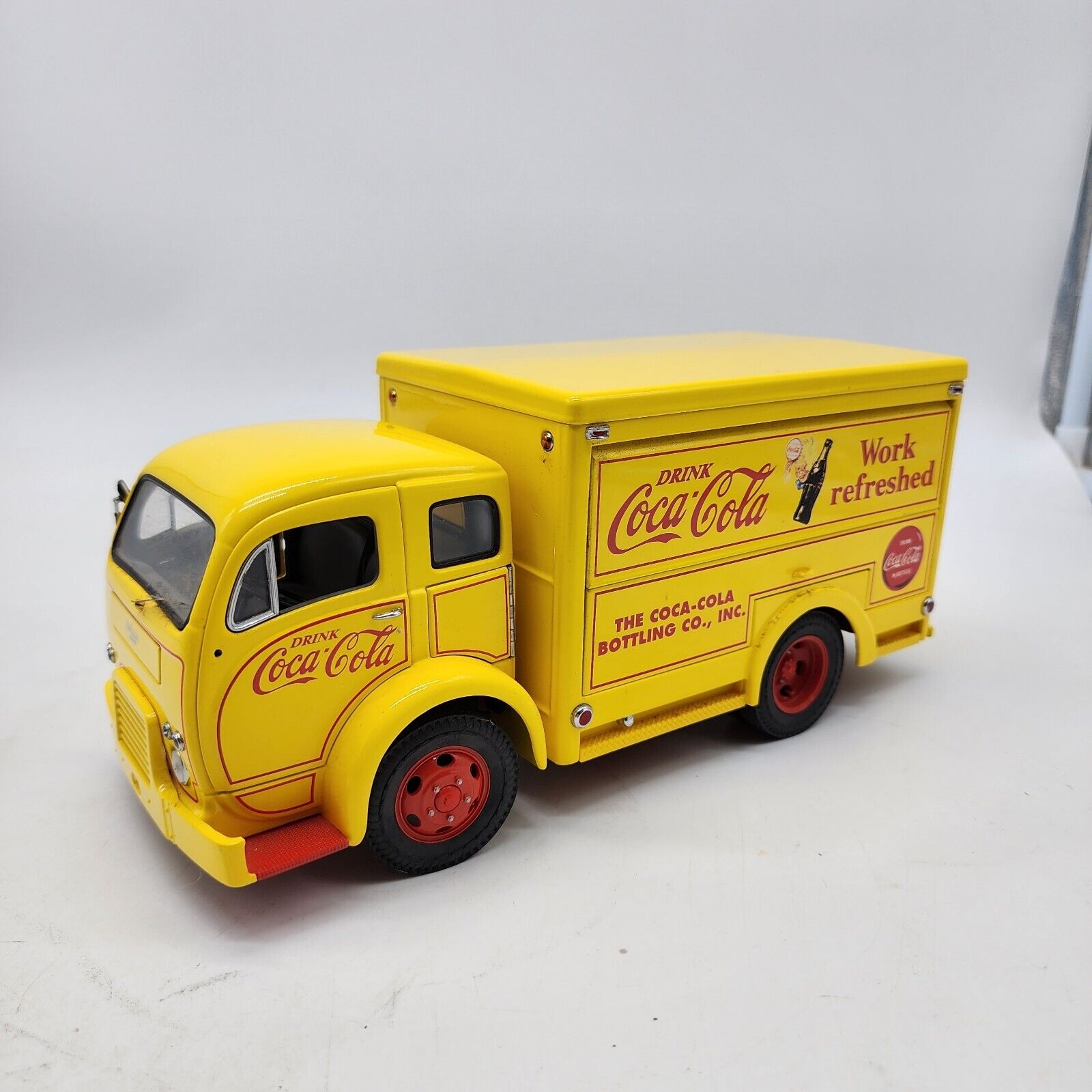 Danbury Mint 1:24 1955 Yellow Cabover  Coke Delivery Truck Displayed  Shipped