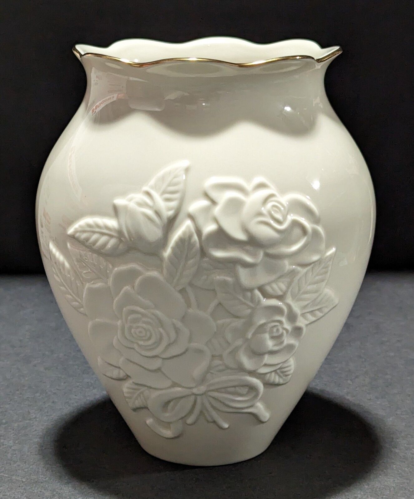LENOX GLORIOUS GARDENIAS 2006 MOTHER'S DAY VASE Ivory and Gold, Pristine Cond.