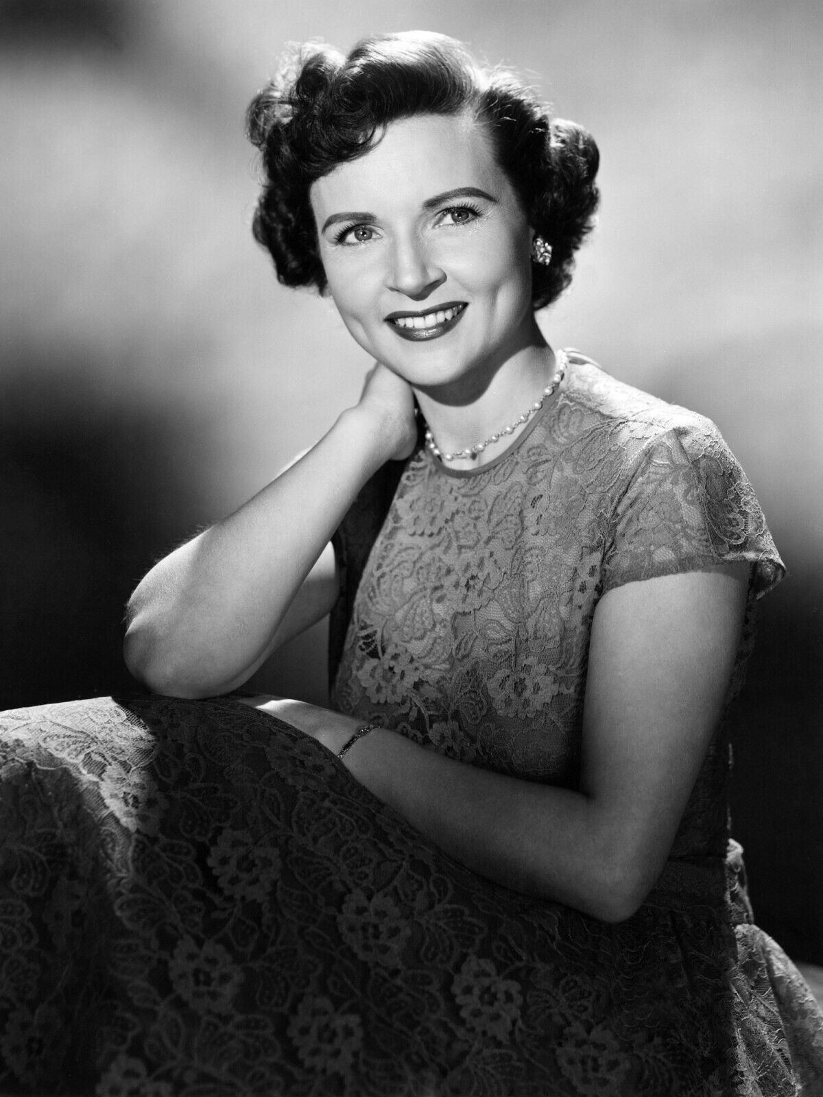 Old 1954 Photo Young Betty White Actress Retro Vintage Picture Reprint 8\