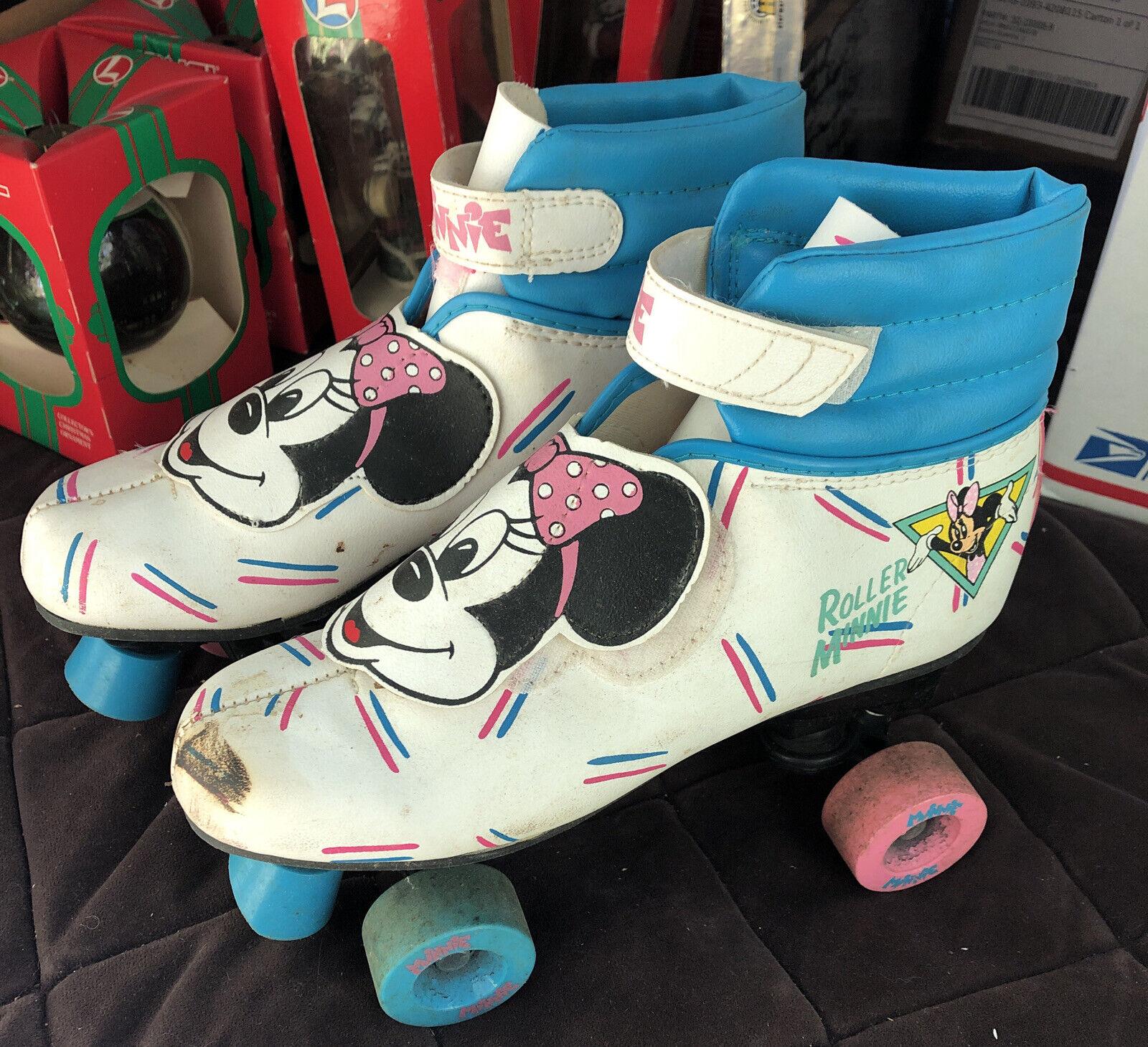 Vintage Disney Roller Skates Roller Minnie Size 4  Blue/Pink Wheels