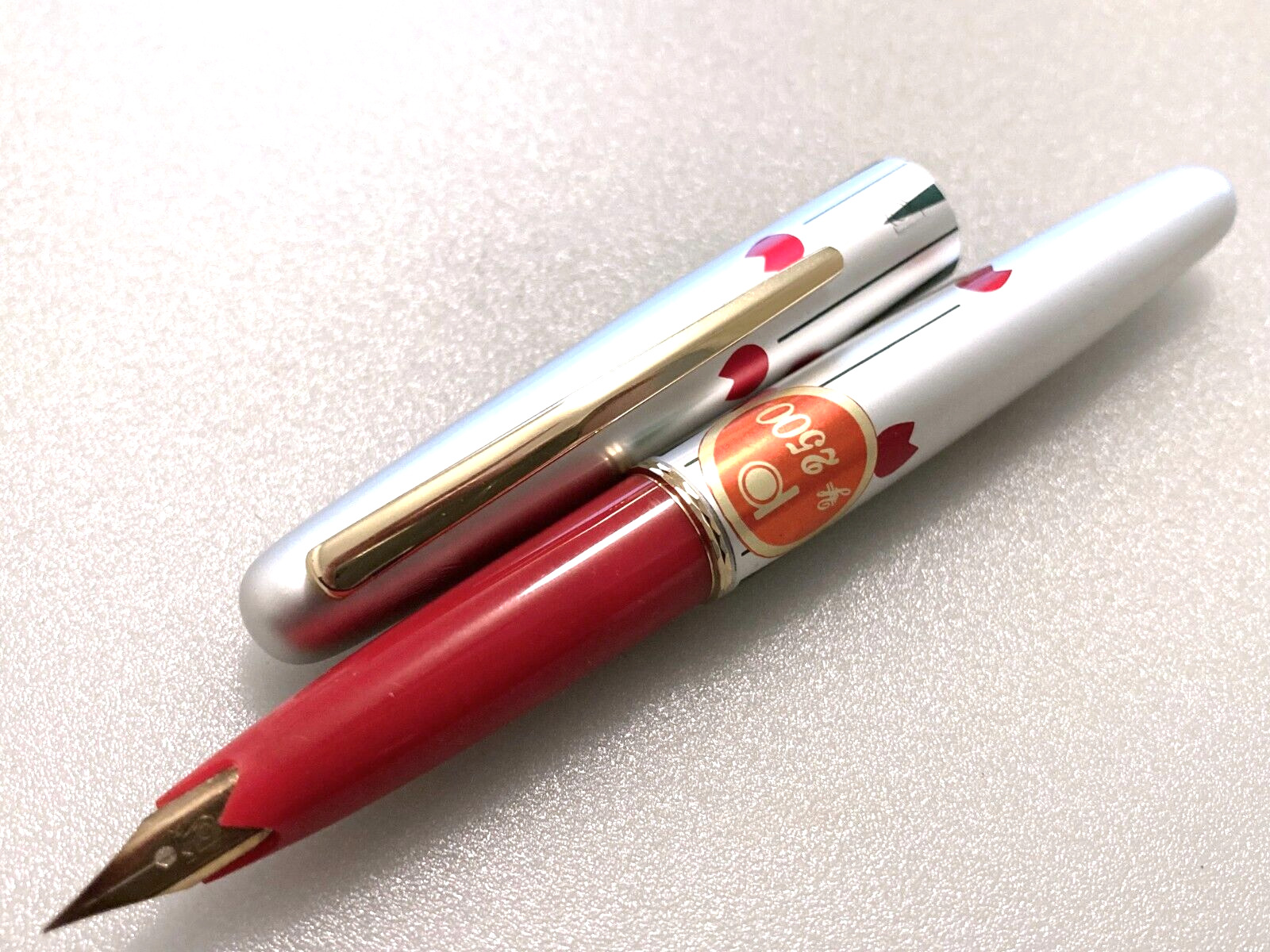 PLATINUM 14K F red axis  NEW  1970's  fountain pen only 1  from JAPAN