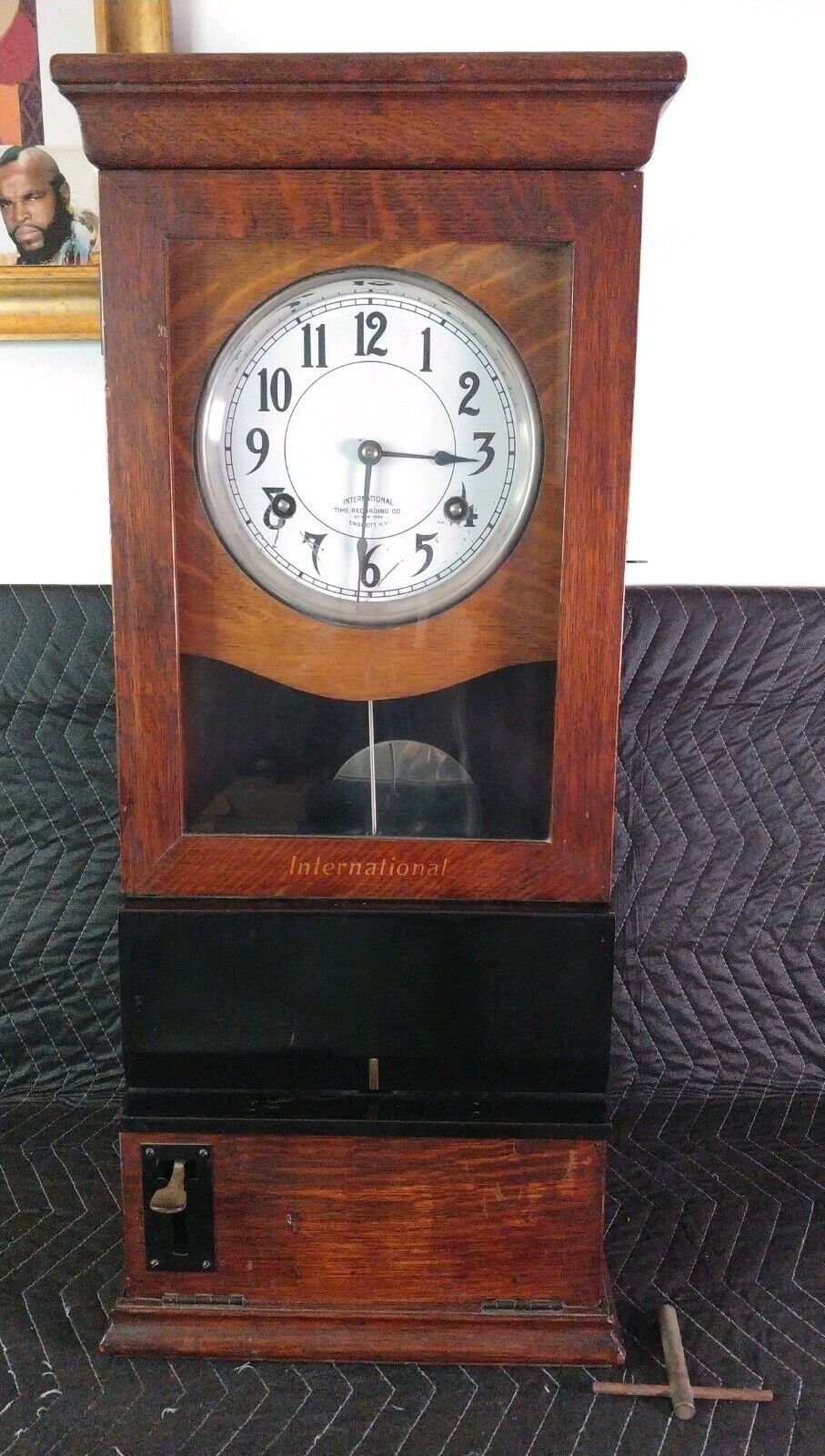 ANTIQUE OAK INTERNATIONAL TIME RECORDER CO TIME CLOCK 1925 Endicott NY - Working
