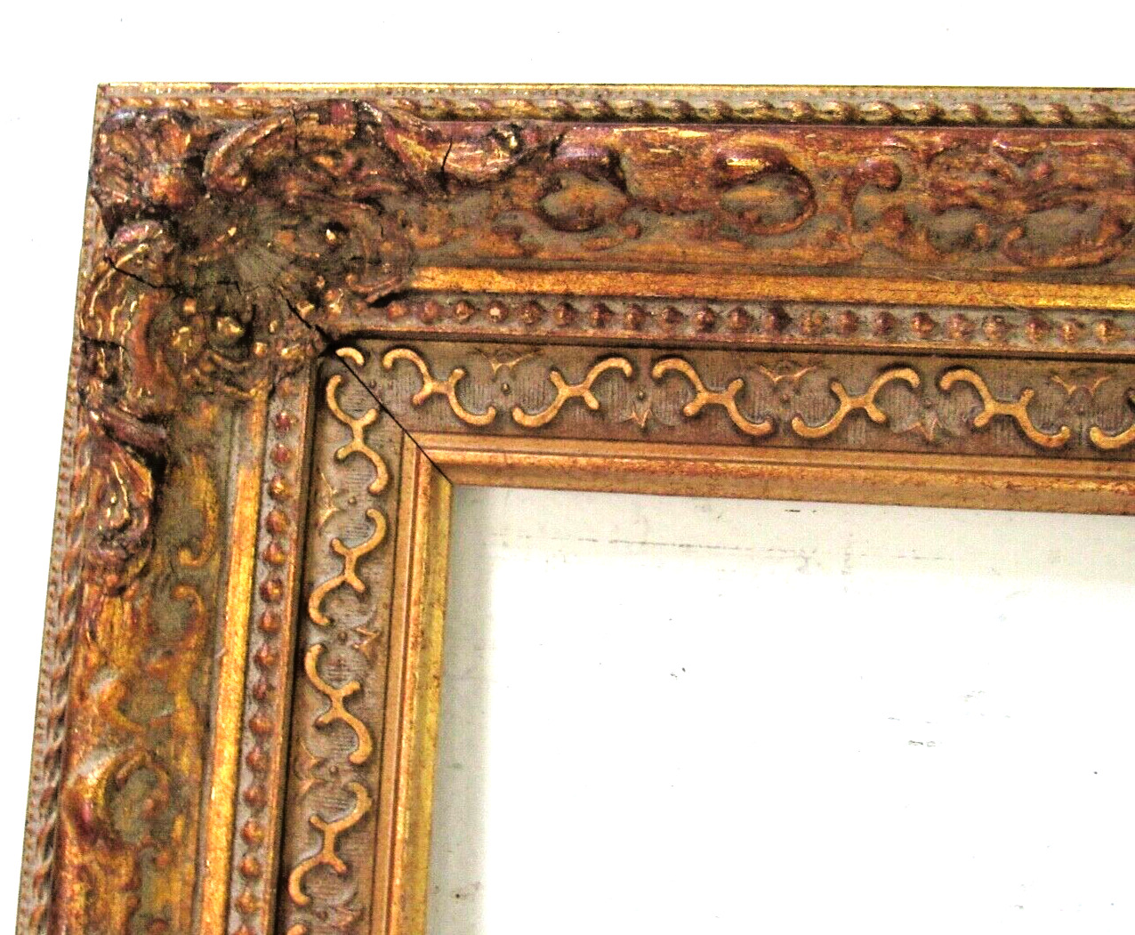 VINTAGE   GREAT QUALITY GILT FRAME FOR PAINTING  20  X 16  iNCH (f -65)