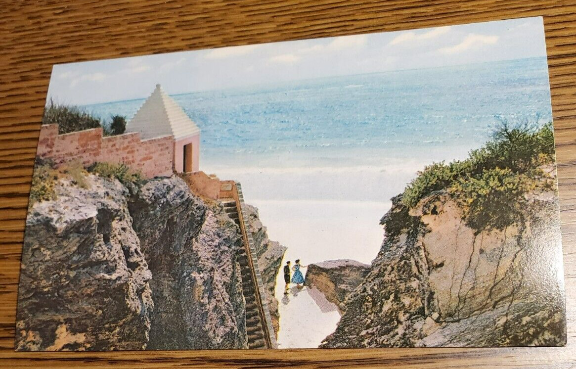 Bermuda-A secluded cove on the island-Pan Am Airlines Postcard-Unposted
