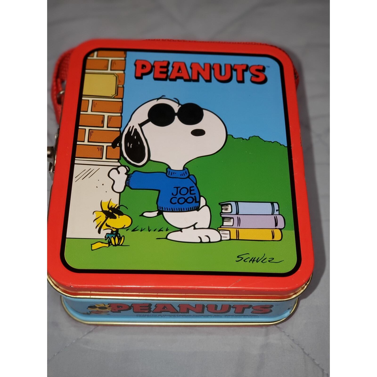 Peanuts Snoopy Mini Tin Lunch Box or Crayon Case 1999 series 1