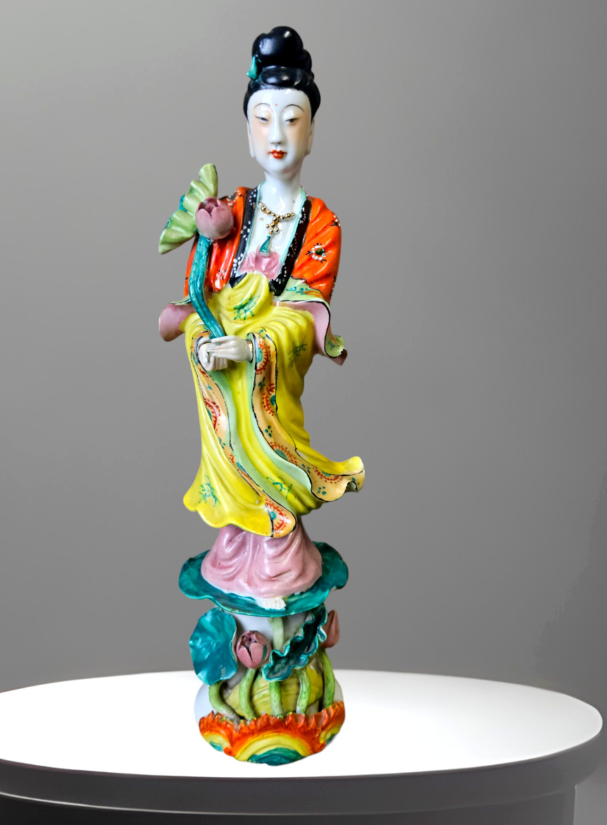 QUAN YIN Vintage Chinese Porcelain Figurine Lotus Pond Bodhisattva Flower Leaf