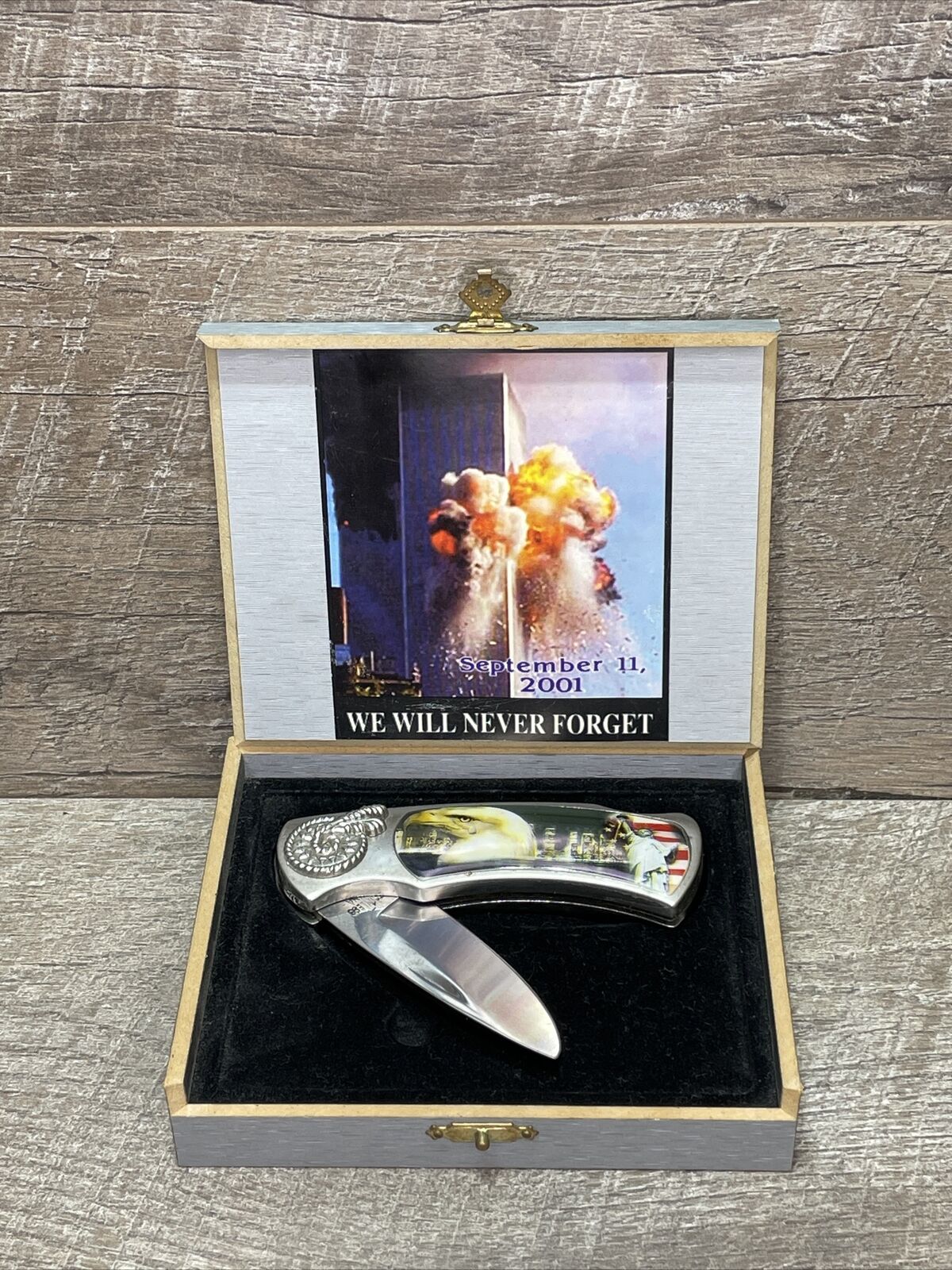 Vintage We Will Never Forget 9/11 Twin Towers Lockback Pocket Knife With Case