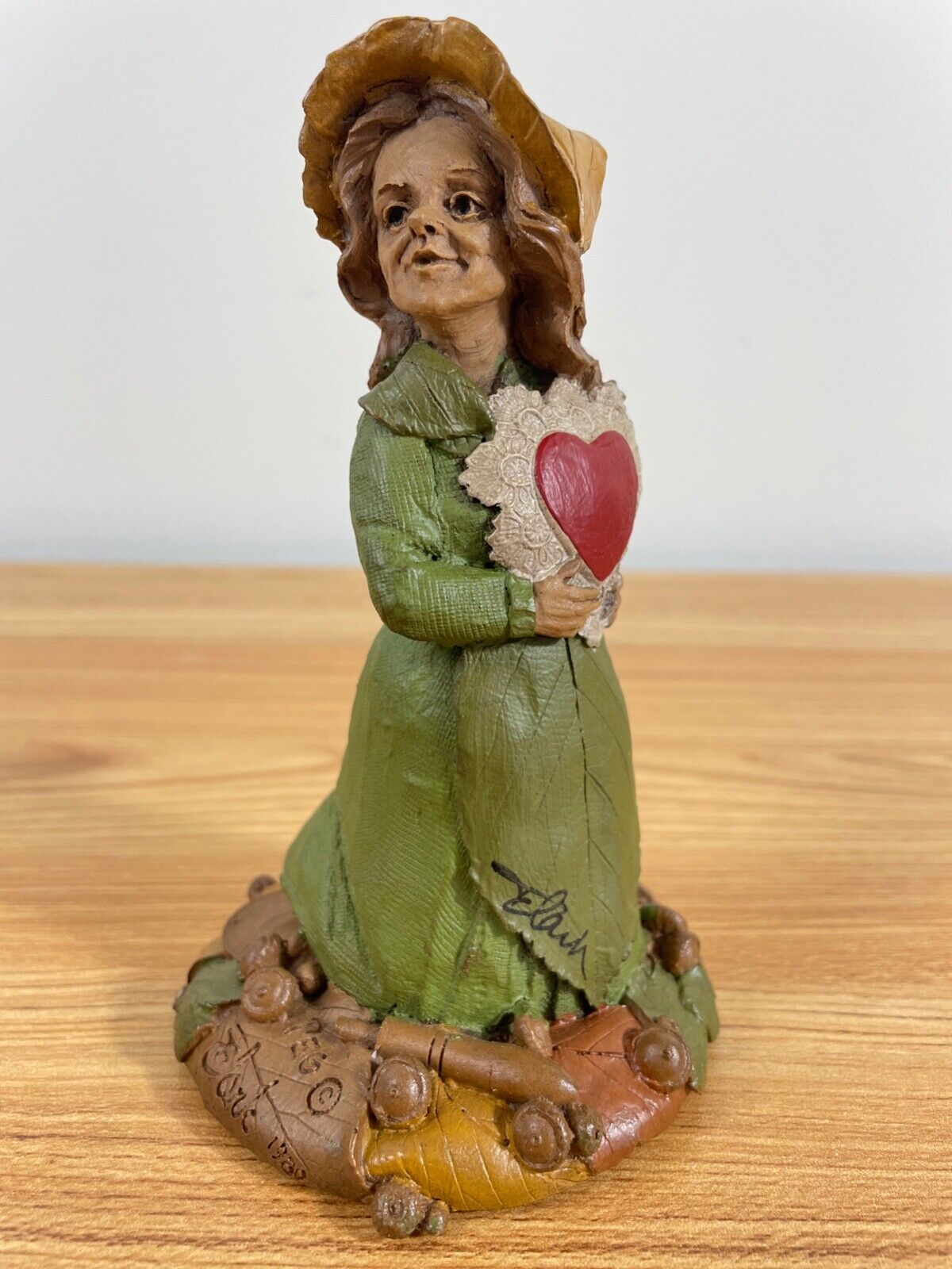 Peg 1989 TOM CLARK Green Dress Holding Heart GNOME Hand Signed Figurine 1989