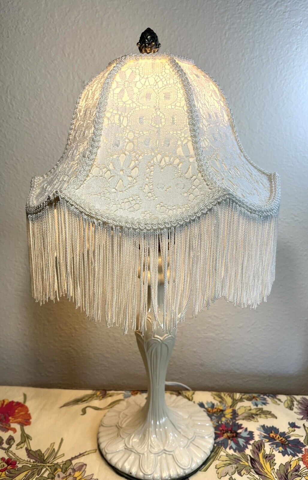 Vtg Victorian Shade Table Lamp Small