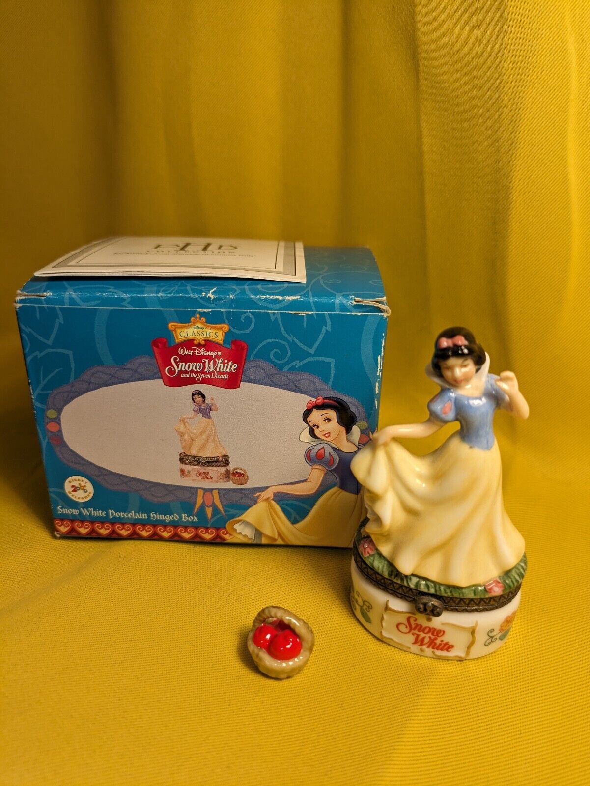 Disney Snow White Hinged Porcelain Trinket Box PHB Collection