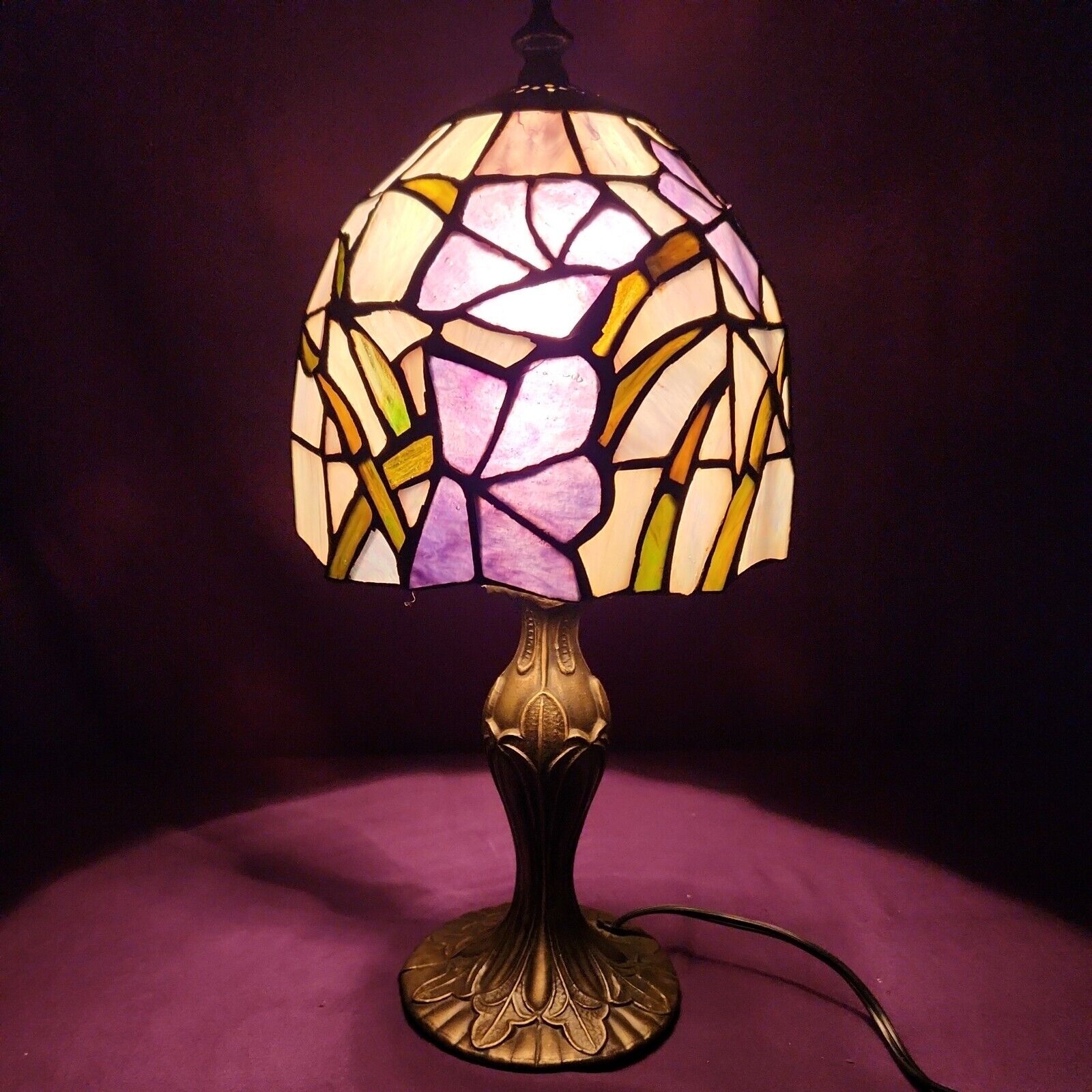 Meyda Tiffany Table Lamp Vintage Uthica NY USA , Purple Tulip shade 13.5in tall