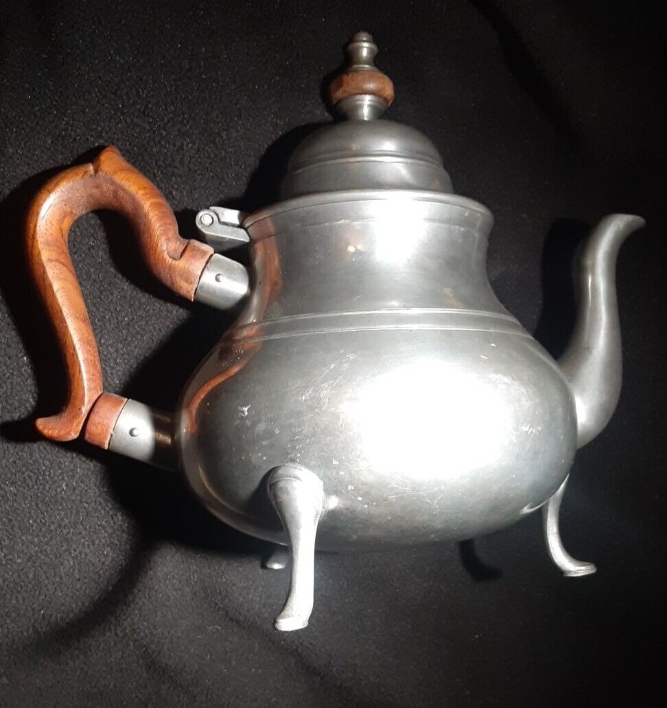 Tea Pot Kirk Stieff Williamsburg Pewter Wood Handle CW80-17 8\