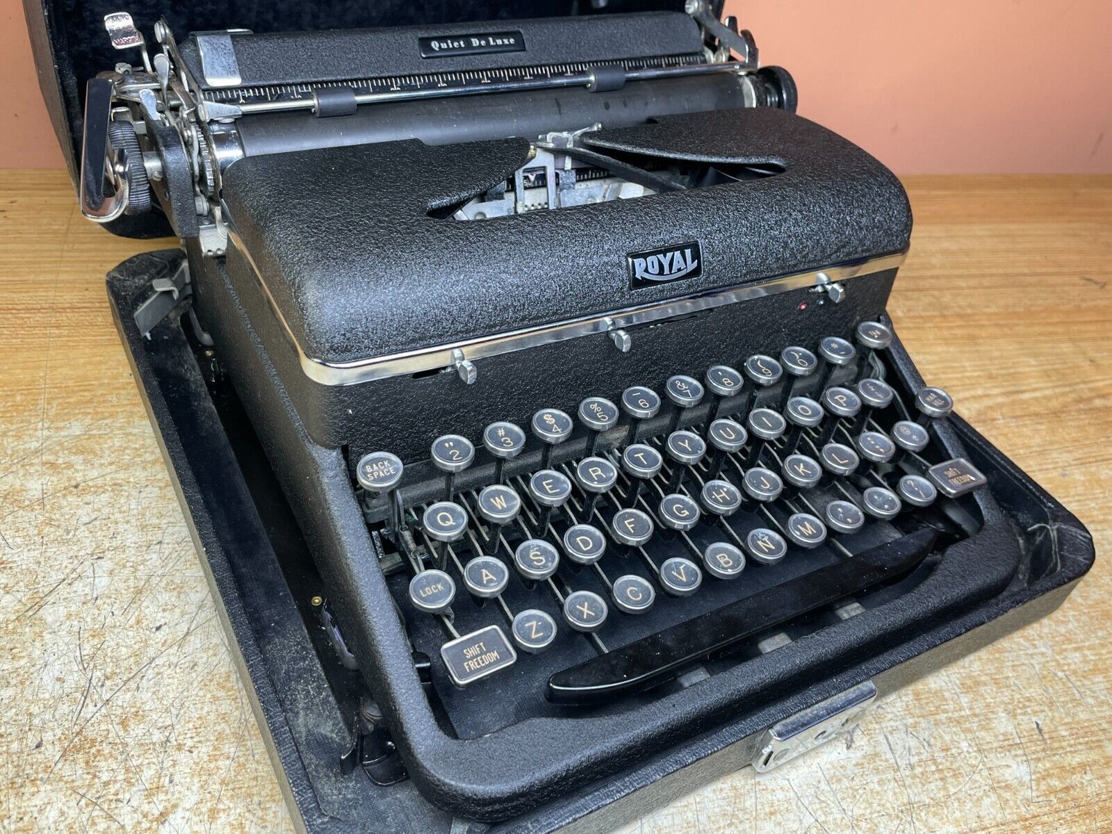 1947 Royal Quiet De Luxe Working Vintage Portable Typewriter w New Ink & Case