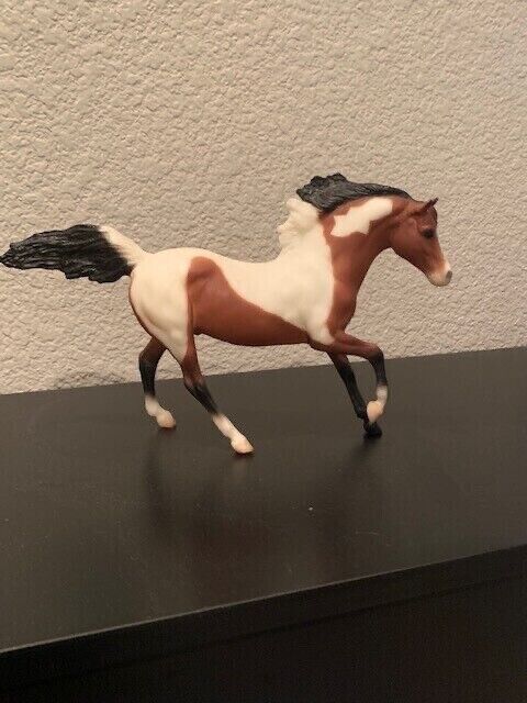 Beautiful Collectible 1990s Breyer Horse, Paint/Pinto -- Great Condition