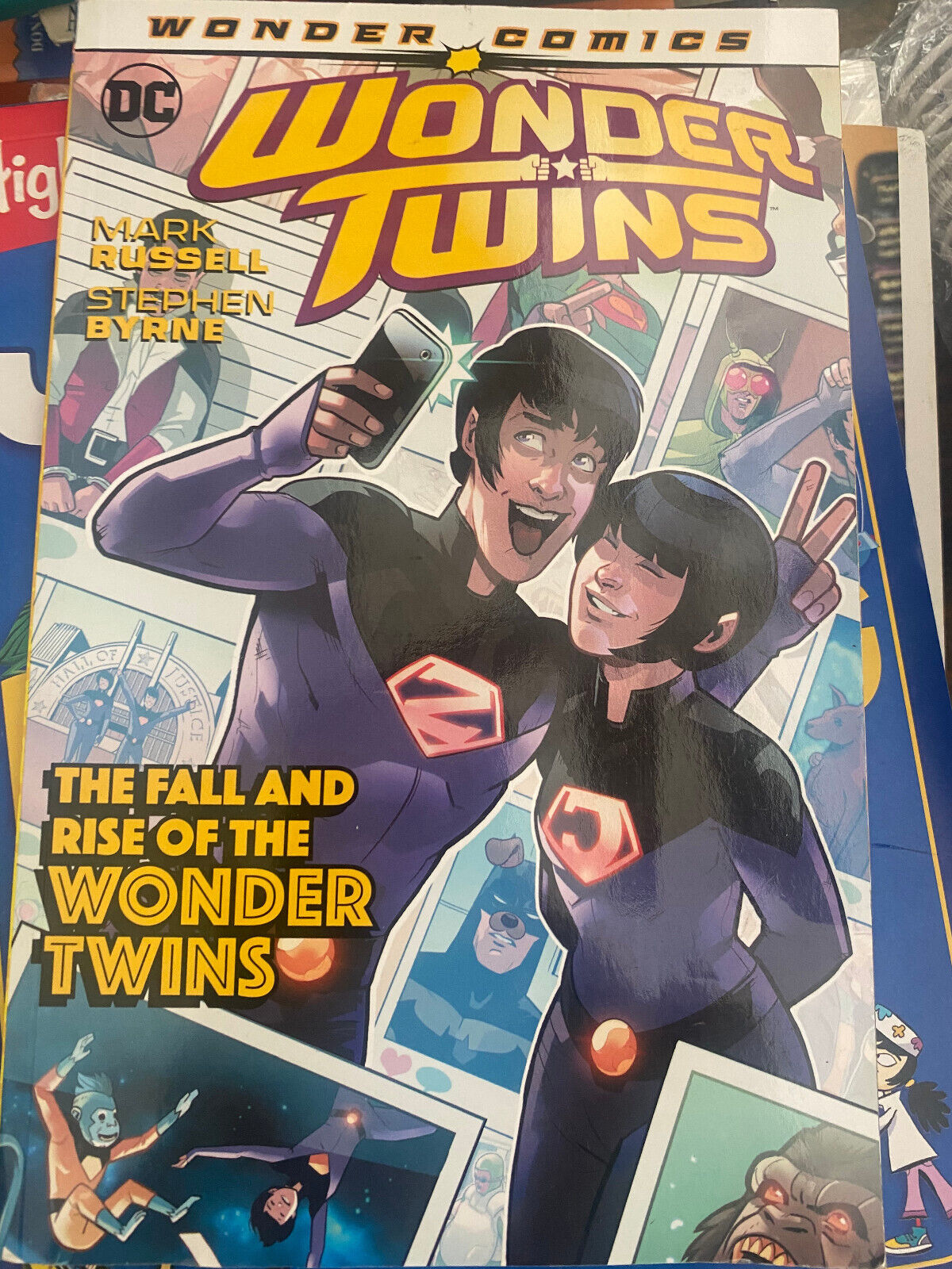 Wonder Twins Vol. 1: Activate - Paperback By Russell, Mark - GOOD