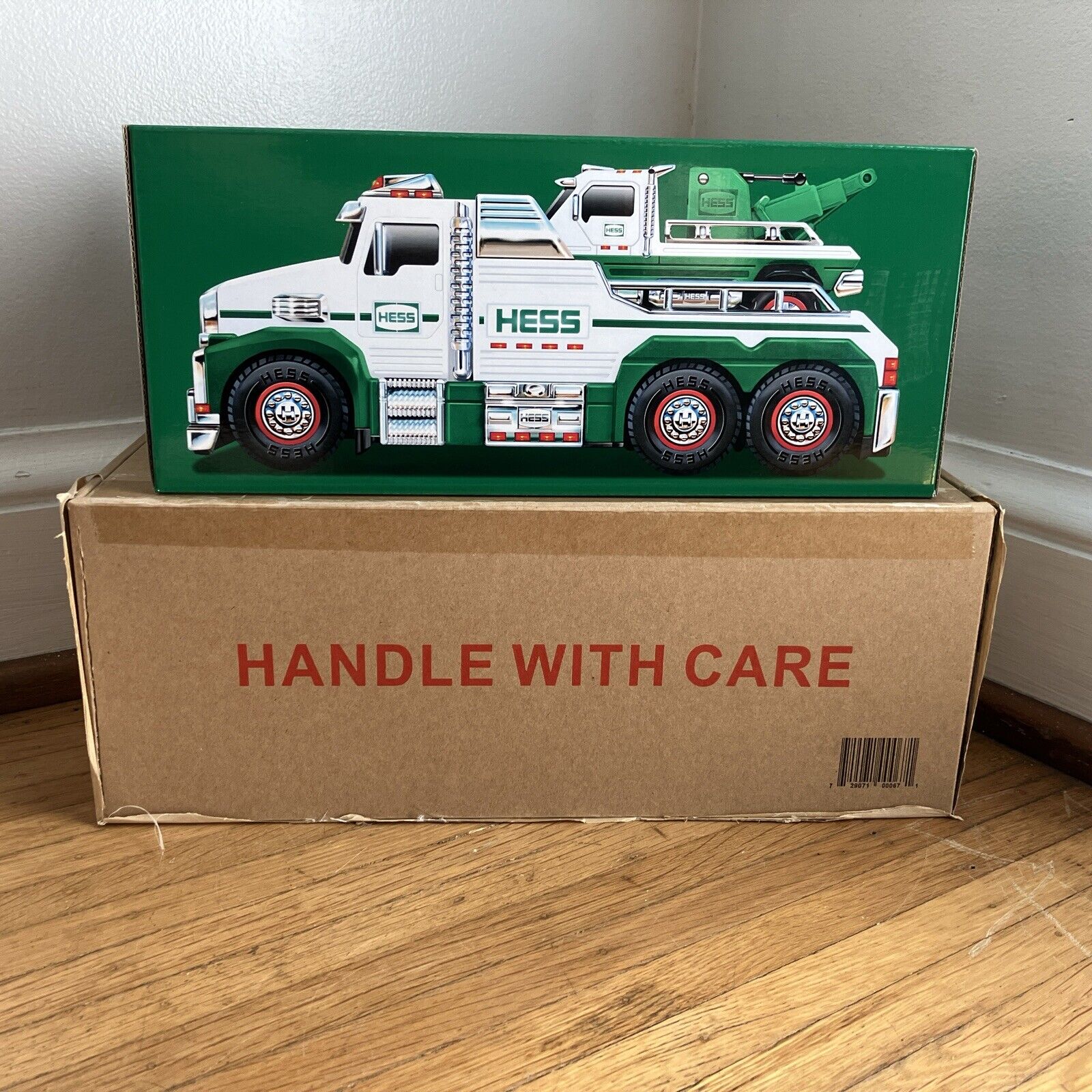 2019 Hess Tow Truck Rescue Rescue Team Large & Small Trucks w/Sound & Lights