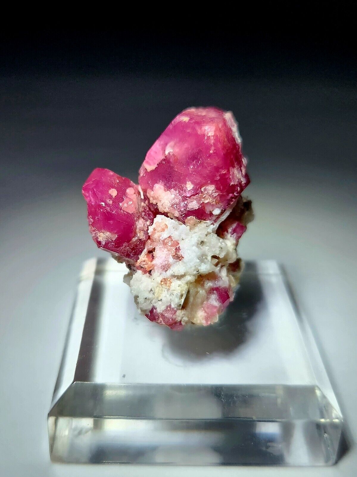 ***SUPERB-Big Raspberry Grossular Garnet crystals Fluorescent, mine Mexico***