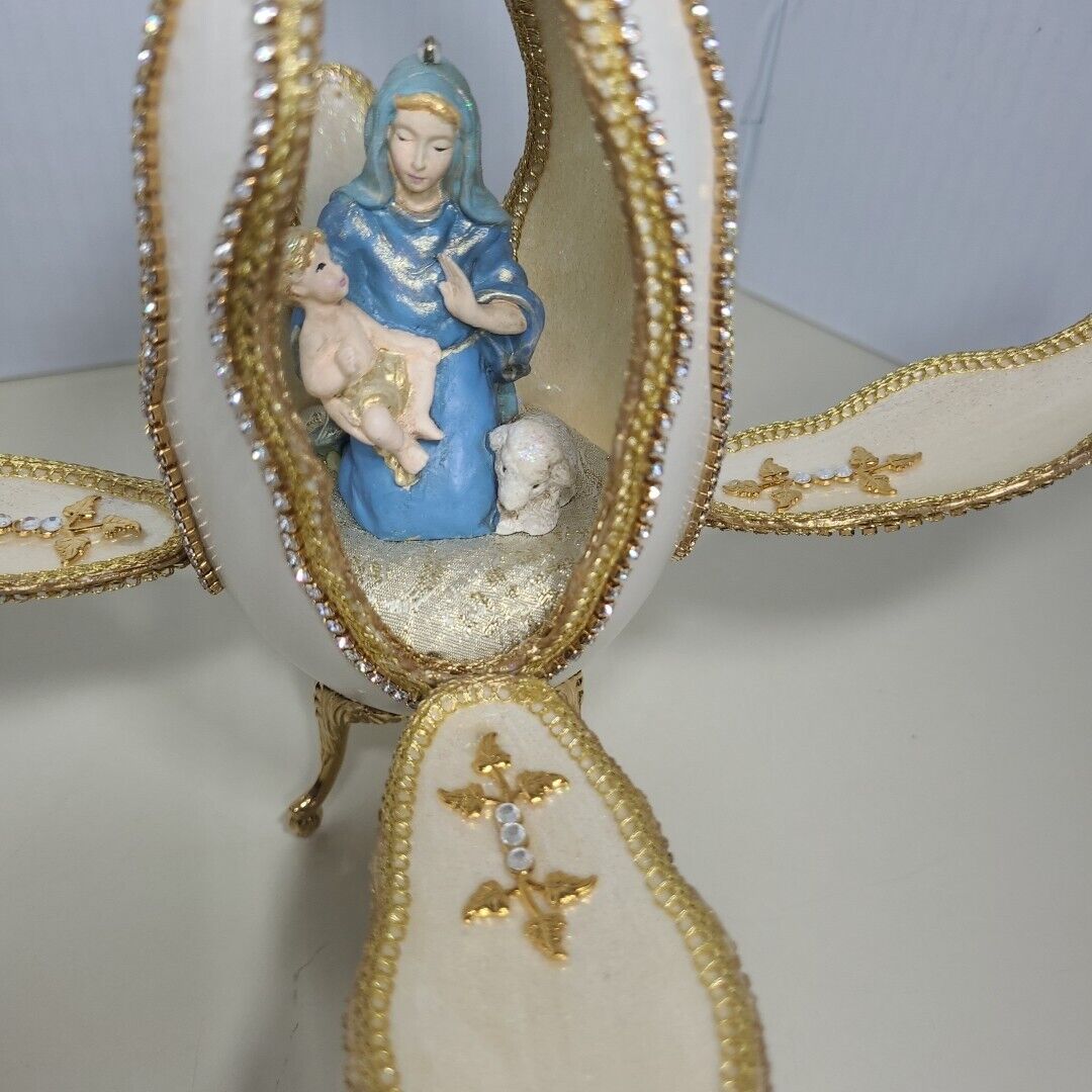Real Goose Egg Nativity Mary Jesus Diorama Pedestal Embellished Gold Beaded VTG
