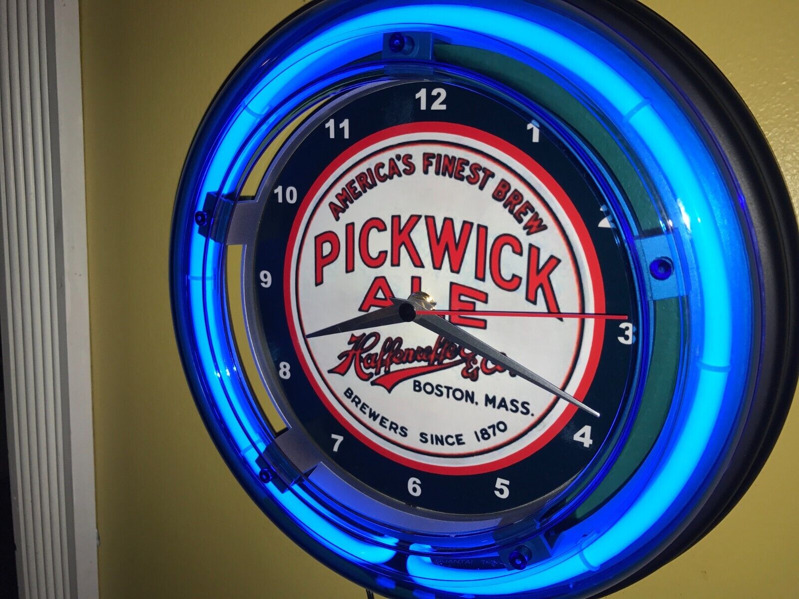 Pickwick Ale Boston Beer Bar Man Cave Neon Wall Clock Advertising Sign