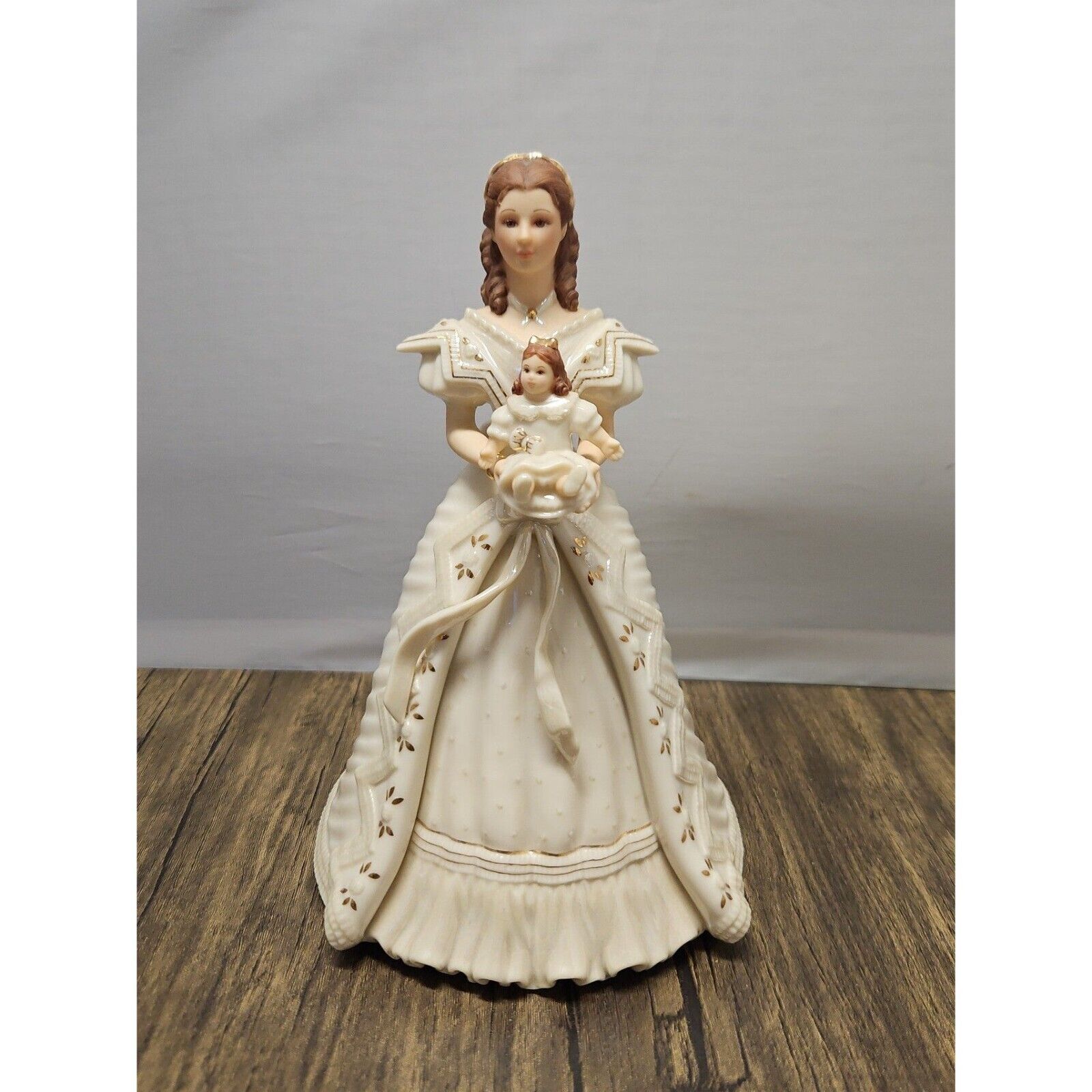 Lenox Ivory Classic 2004 A Cherished Gift Figurine
