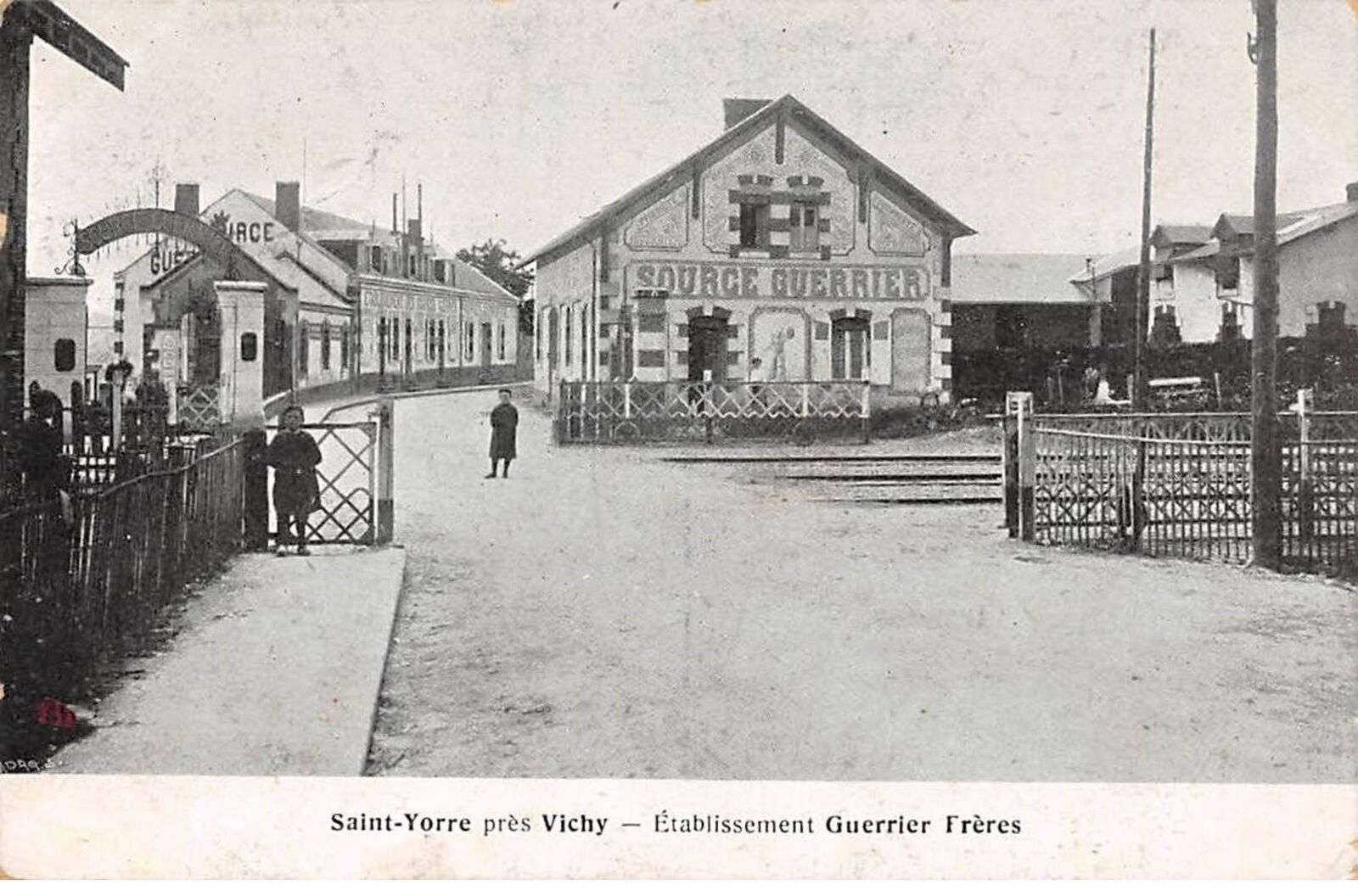 03 - SAINT YORRE - SAN44413 - Near Vichy - Brothers Warrior Establishment